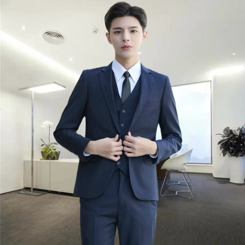 Мужской костюм-двойка: пиджак на двух пуговицах и брюки, приталенный крой, профессиональный деловой стиль, модный, стильный, универсальный для мужчин
Мужской костюм-двойка: пиджак на двух пуговицах и брюки, приталенный крой, профессиональный деловой стиль, модный, стильный, универсальный для мужчин