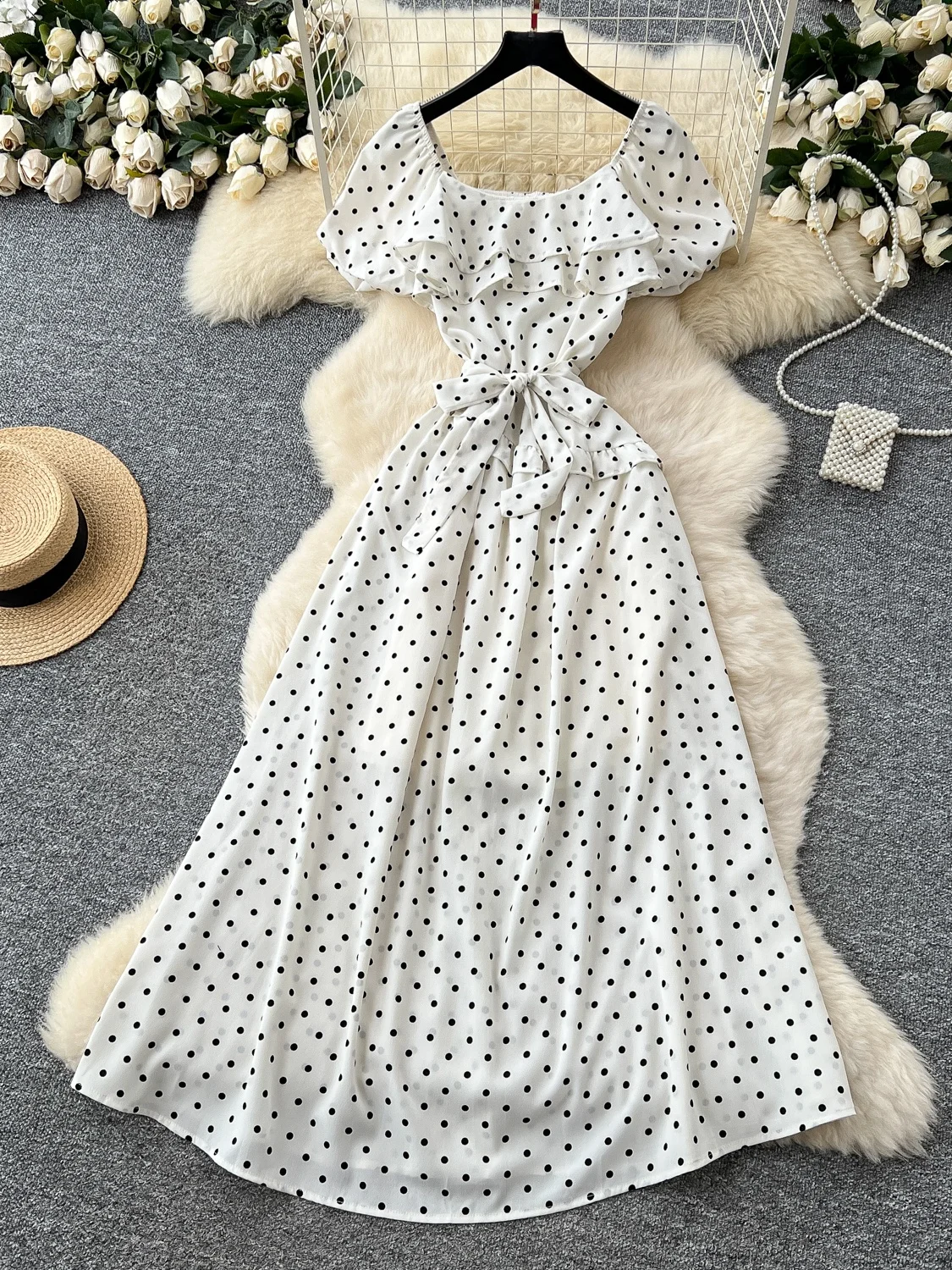 Elegant Pleated Bubble Sleeve Dress Women's High Waist A-Line Skirt Short Sleeve Midi Dress Korean Style Checkered Silk Dress
Elegant Pleated Bubble Sleeve Dress Women's High Waist A-Line Skirt Short Sleeve Midi Dress Korean Style Checkered Silk Dress