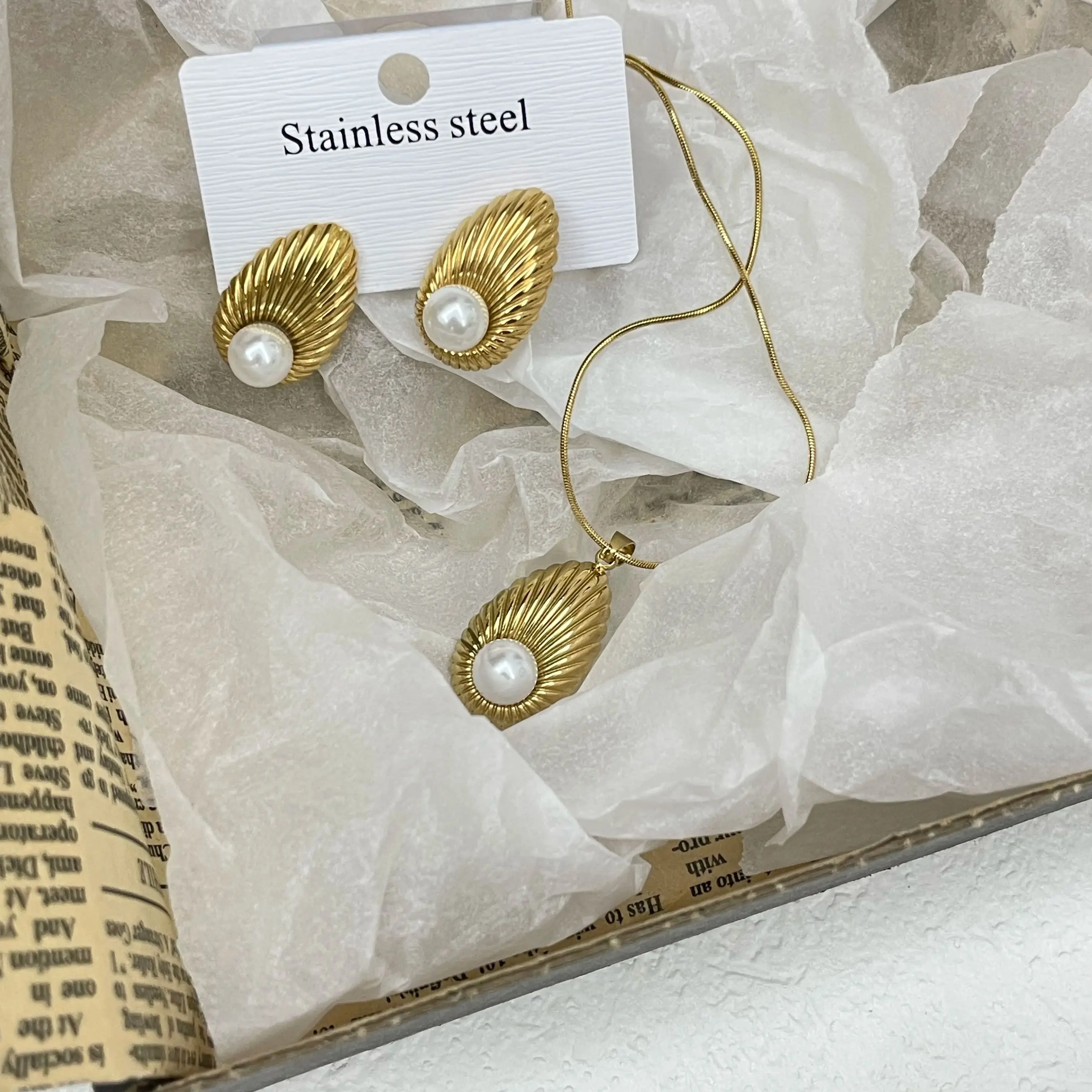 New fashion water-drop shaped necklace stud earrings,Suitable for parties, dates and as gifts.Creative design and High quality
New fashion water-drop shaped necklace stud earrings,Suitable for parties, dates and as gifts.Creative design and High quality