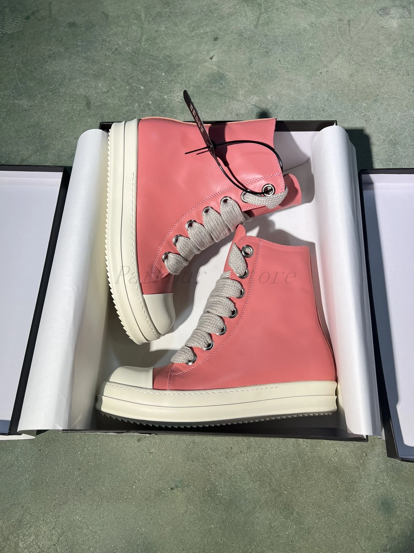 Peach Pink Cowhide Coarse Shoelaces Big Corns Sports Quality Casual Shoes Men's And Women's Fashion Design
Peach Pink Cowhide Coarse Shoelaces Big Corns Sports Quality Casual Shoes Men's And Women's Fashion Design