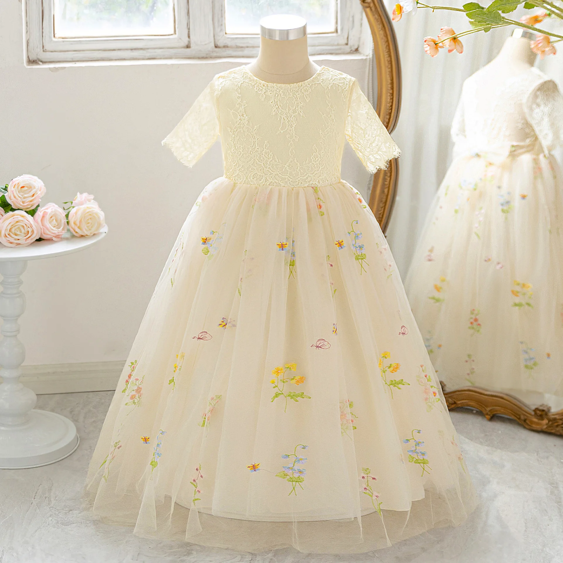 New Girls' Dress - Sweet Lace Embroidered Tulle Maxi Gown for Kids' Performances & Wedding Flower Girl Occasions
New Girls' Dress - Sweet Lace Embroidered Tulle Maxi Gown for Kids' Performances & Wedding Flower Girl Occasions