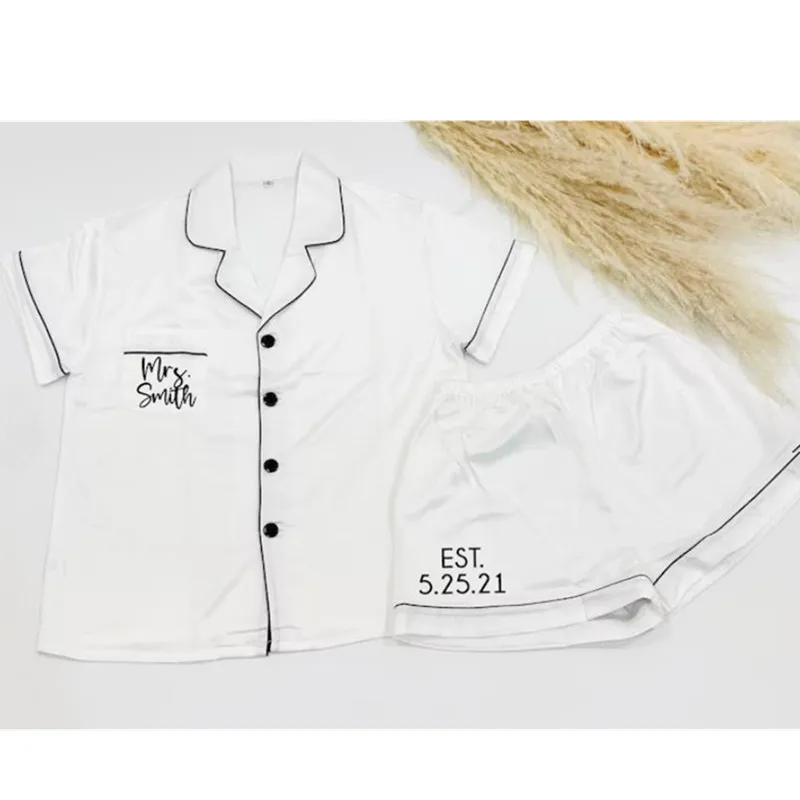 Customized bridal gift set, personalized gift for bride, wedding/Bhoneymoon pajamas, bride to be gift
Customized bridal gift set, personalized gift for bride, wedding/Bhoneymoon pajamas, bride to be gift