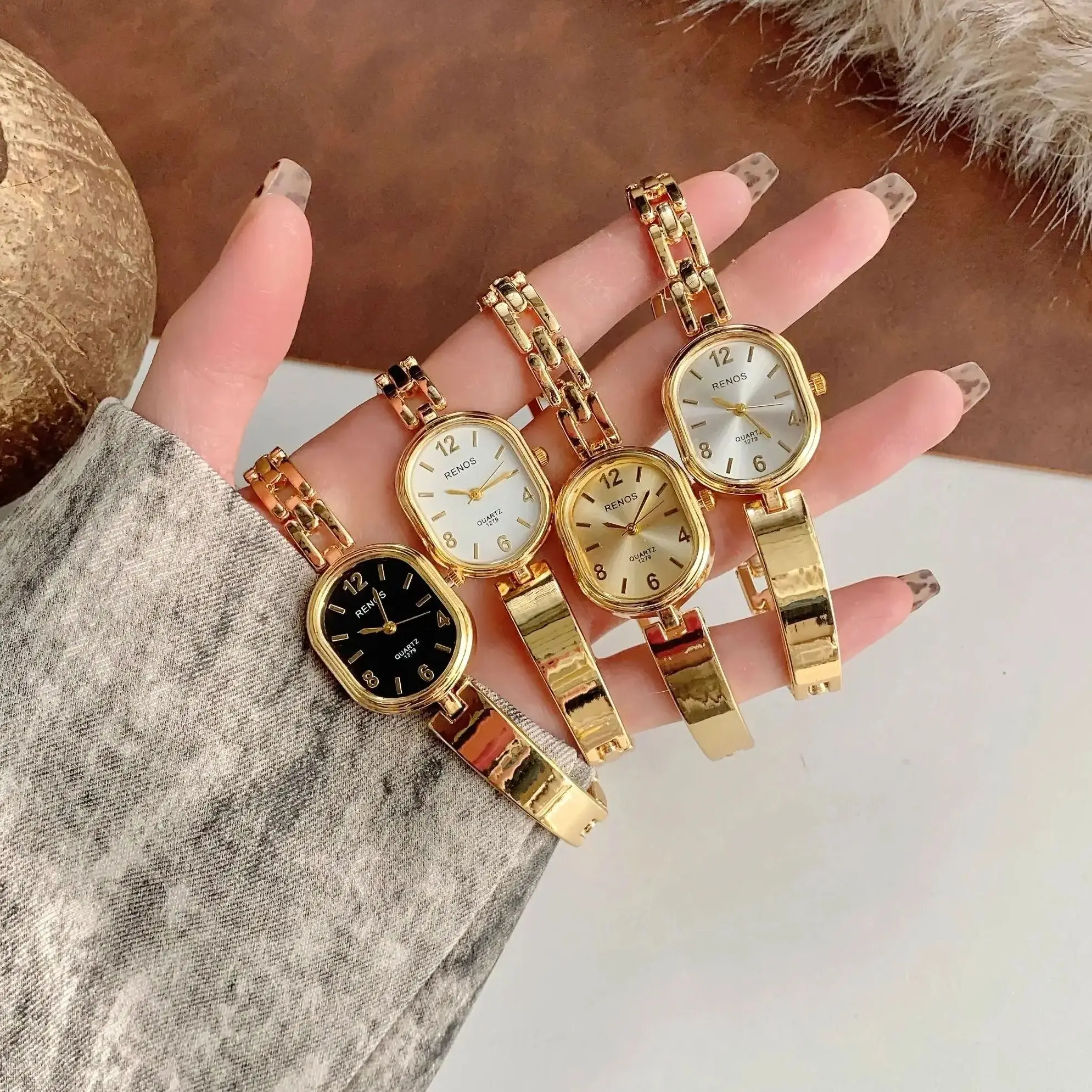 Женские овальные золотые простые и модные кварцевые часы, подходящие для повседневного ношения и украшения
Женские овальные золотые простые и модные кварцевые часы, подходящие для повседневного ношения и украшения