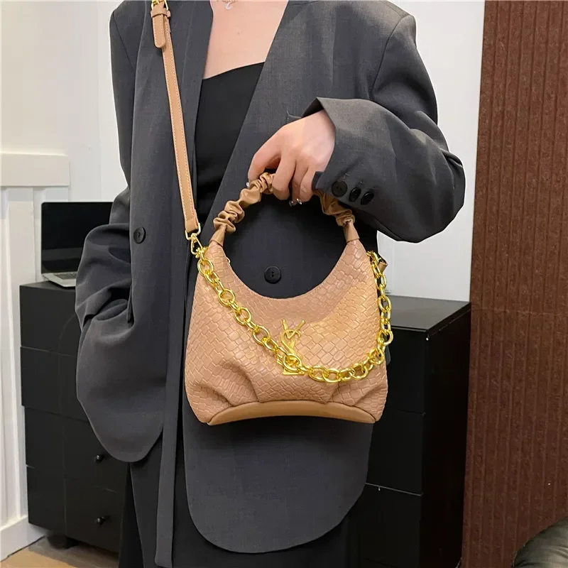 2025 New Fashion Personality Trend Chain Bag Luxury Retro Single Shoulder Crossbody Bag Large Capacity Underarm Bag
2025 New Fashion Personality Trend Chain Bag Luxury Retro Single Shoulder Crossbody Bag Large Capacity Underarm Bag