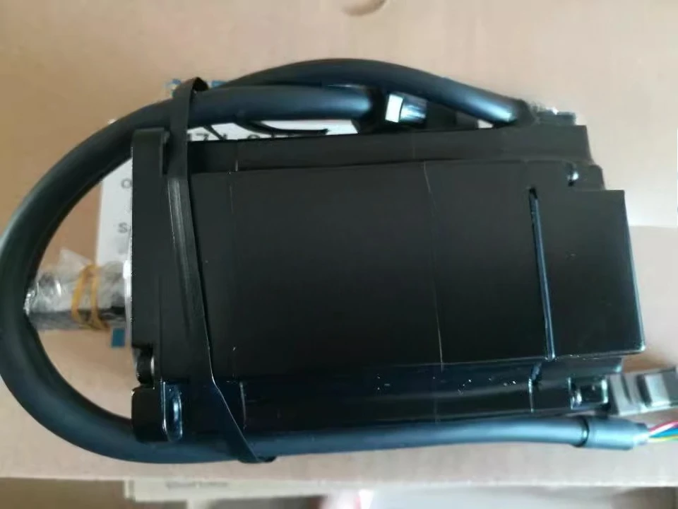 SGM7J-04AFC6S SGD7S-2R8A00A002 комплект сервопривода 400 Вт
SGM7J-04AFC6S SGD7S-2R8A00A002 комплект сервопривода 400 Вт