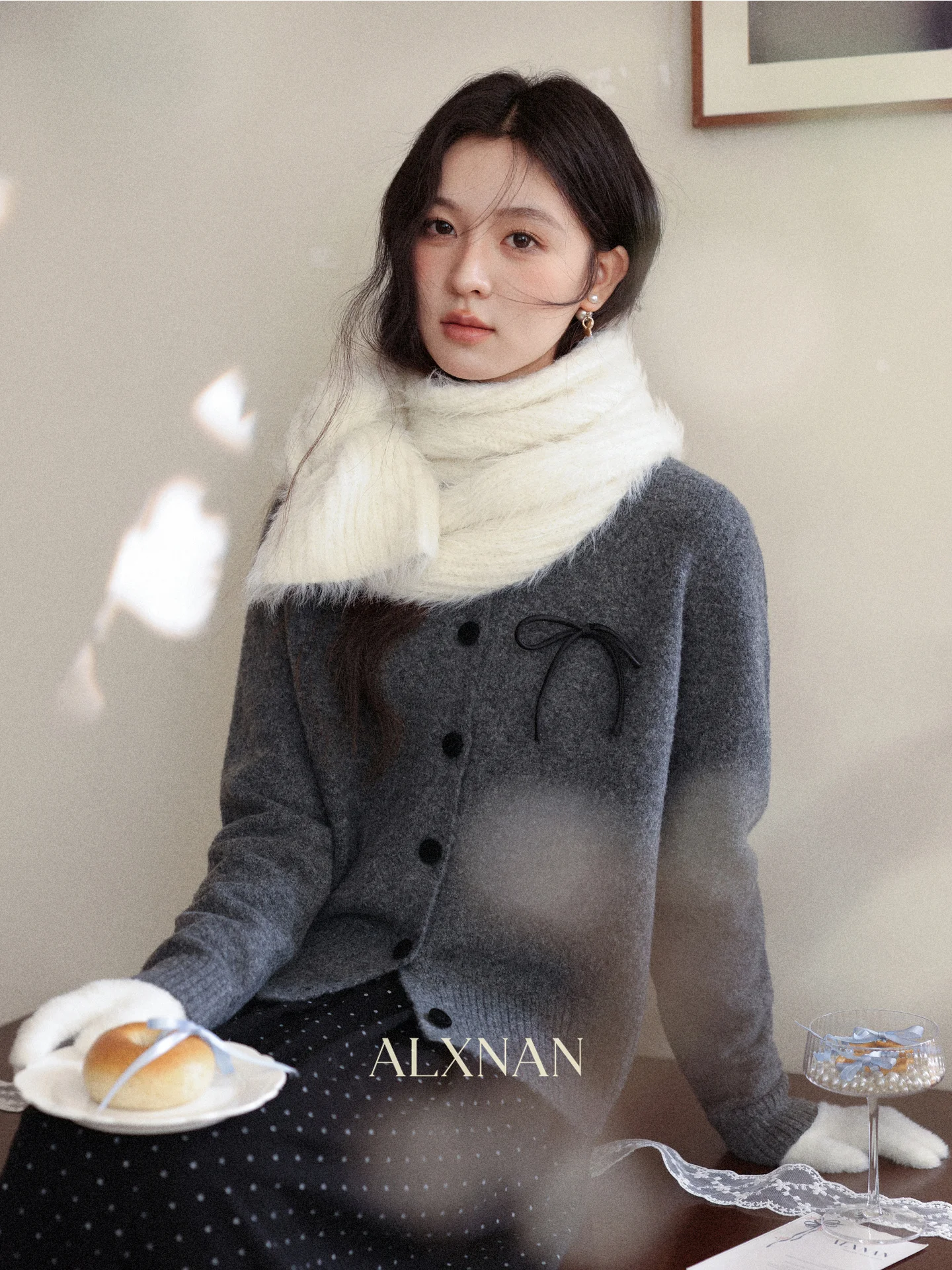 Универсальный свитер от Lu Xiang Nan: удобный для поездок на работу женский модный однотонный кардиган с длинными рукавами для осени
Универсальный свитер от Lu Xiang Nan: удобный для поездок на работу женский модный однотонный кардиган с длинными рукавами для осени