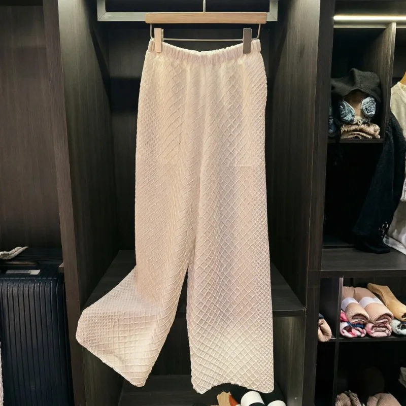 Miyake Pleated Pants 2026 Summer New Waffle Pattern Elegant Solid Color Casual Simple Elastic Waist Pocket Trousers for Women
Miyake Pleated Pants 2026 Summer New Waffle Pattern Elegant Solid Color Casual Simple Elastic Waist Pocket Trousers for Women