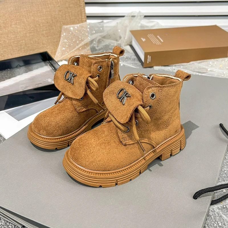 2026 New Kids Autumn Winter Short Boots British Style Fashion Boots Fleece Lined Warm Girls Ankle Boots
2026 New Kids Autumn Winter Short Boots British Style Fashion Boots Fleece Lined Warm Girls Ankle Boots