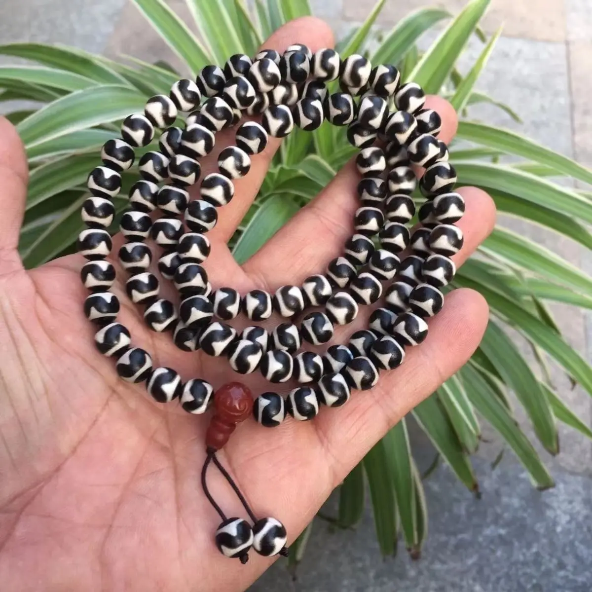 Тибетский буддизм, три глаза, бусина Дзи, многослойный браслет с кисточками, браслет для мужчин и женщин, тибетские старые агатовые бусины, свитер, цепочка, ожерелья
Тибетский буддизм, три глаза, бусина Дзи, многослойный браслет с кисточками, браслет для мужчин и женщин, тибетские старые агатовые бусины, свитер, цепочка, ожерелья