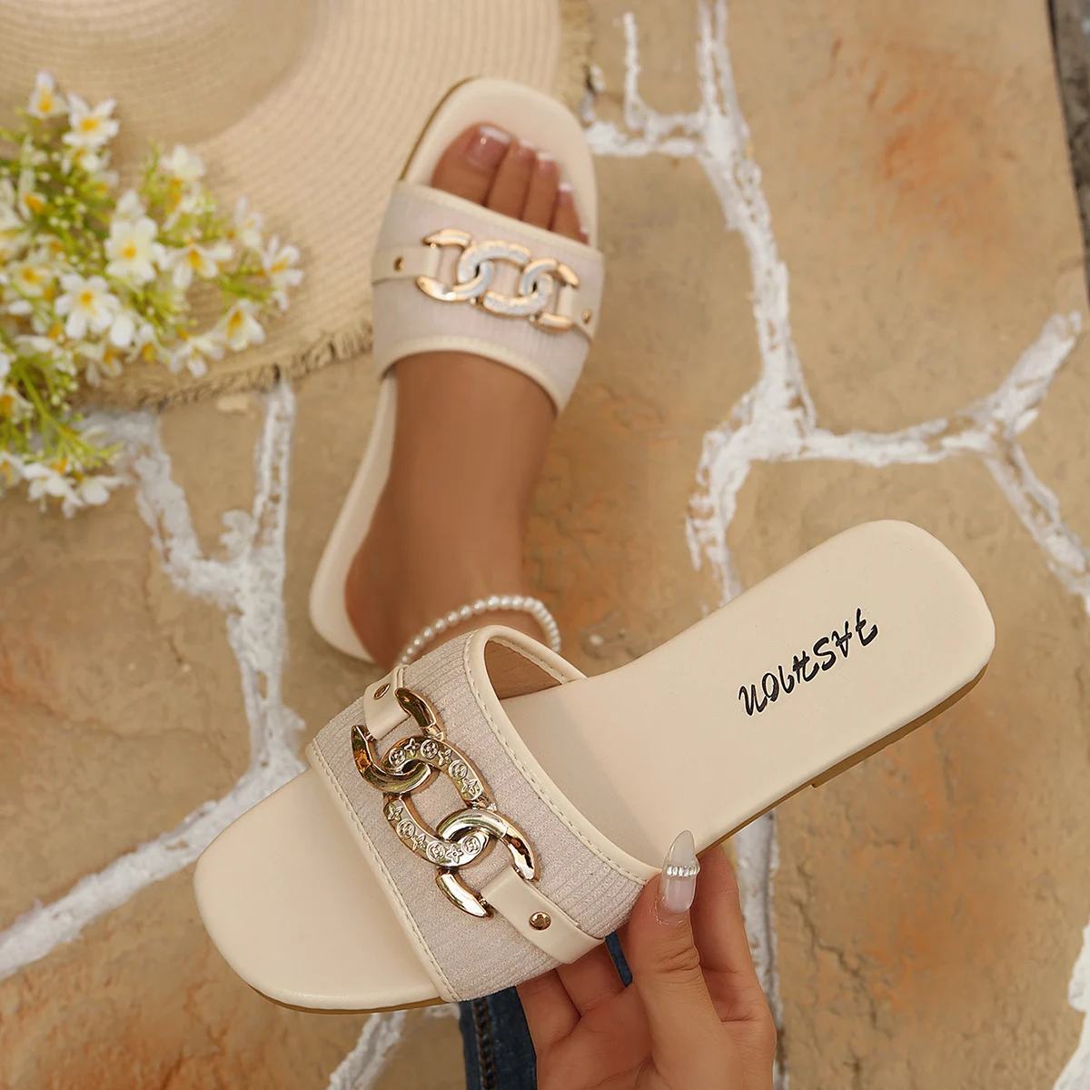 Fashionable and Breathable Beach Outerwear Lightweight Ladies' Sandals Wholesale Outdoor Ladies' Sandals
Fashionable and Breathable Beach Outerwear Lightweight Ladies' Sandals Wholesale Outdoor Ladies' Sandals
