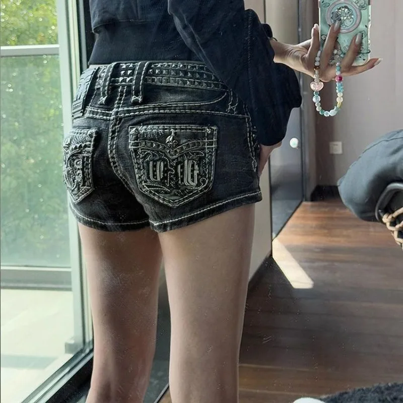 High Street Y2k Spice Girl Low Waist Skinny Jean Short Women's Summer Design Rock Rivet Splicing Denim Booty Shorts
High Street Y2k Spice Girl Low Waist Skinny Jean Short Women's Summer Design Rock Rivet Splicing Denim Booty Shorts