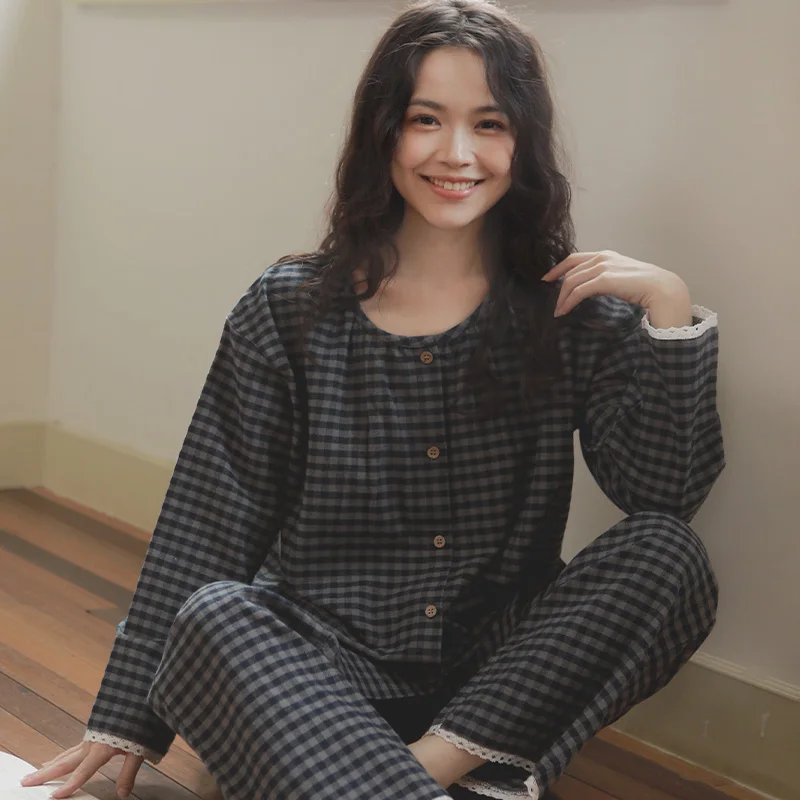 Sweet and lovely cherry autumn and winter warm coral fleece pajamas, thickened lamb fleece women's home clothes for outdoor wear
Sweet and lovely cherry autumn and winter warm coral fleece pajamas, thickened lamb fleece women's home clothes for outdoor wear