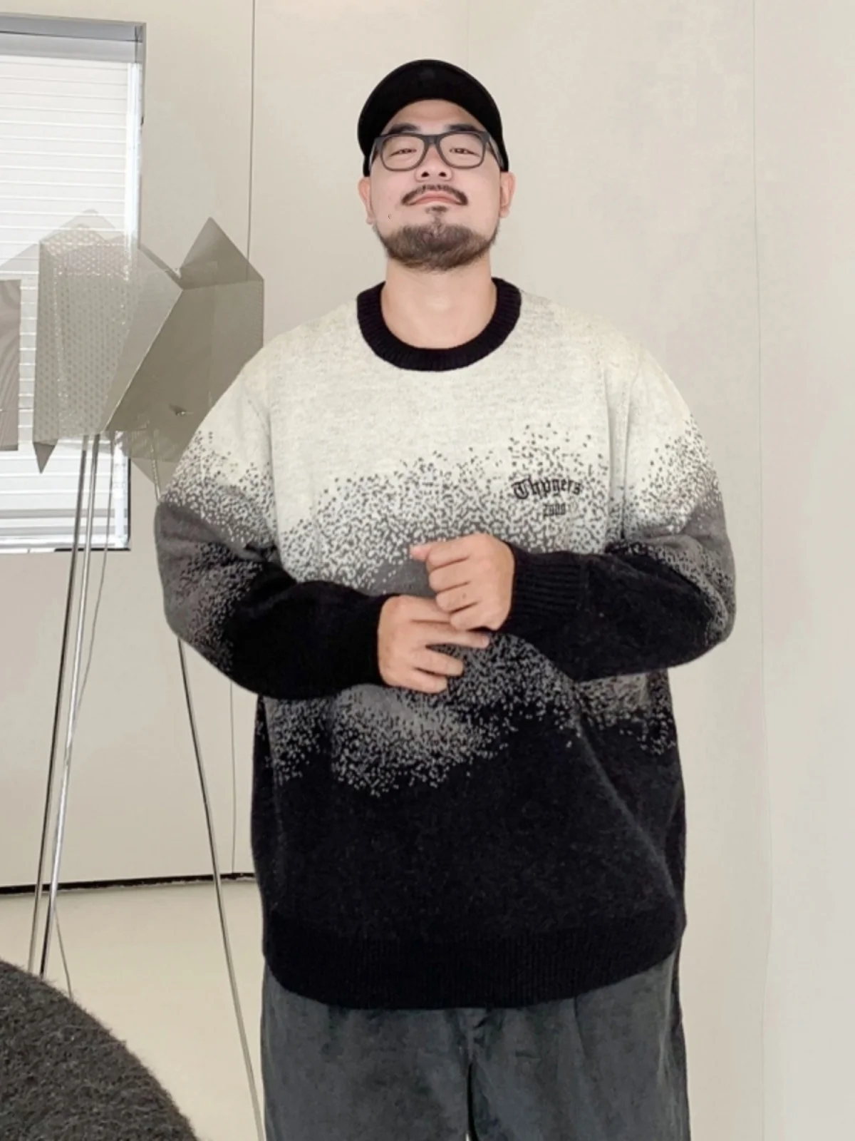 Модный вязаный свитер оверсайз для мужчин, свободный крой, зимний, с вышивкой, повседневный, длинный рукав
Модный вязаный свитер оверсайз для мужчин, свободный крой, зимний, с вышивкой, повседневный, длинный рукав