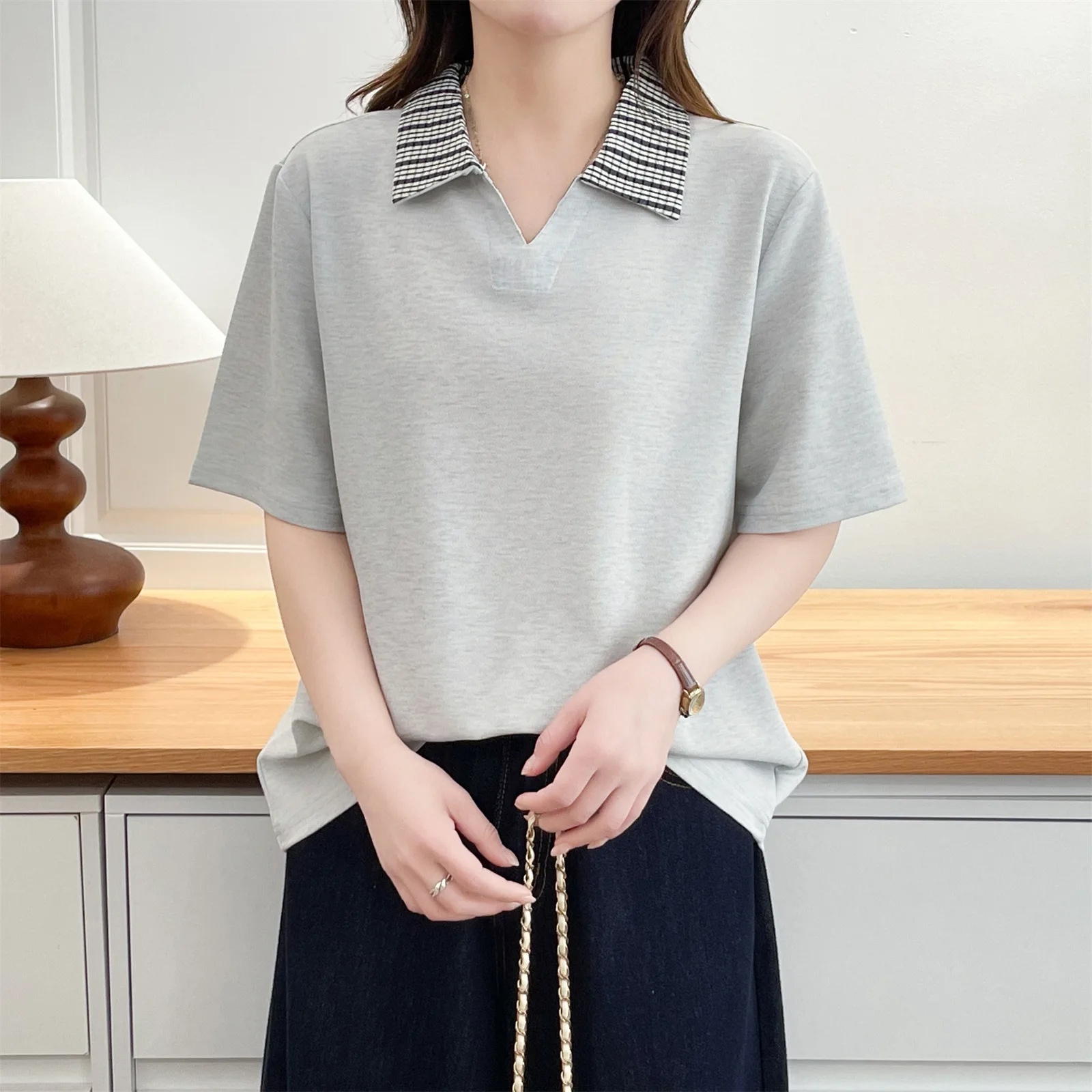 Plus Size Plaid Splice Lapel T-Shirt Women 2026 Summer Fashion Slim Fit Short Sleeve Top 2609
Plus Size Plaid Splice Lapel T-Shirt Women 2026 Summer Fashion Slim Fit Short Sleeve Top 2609