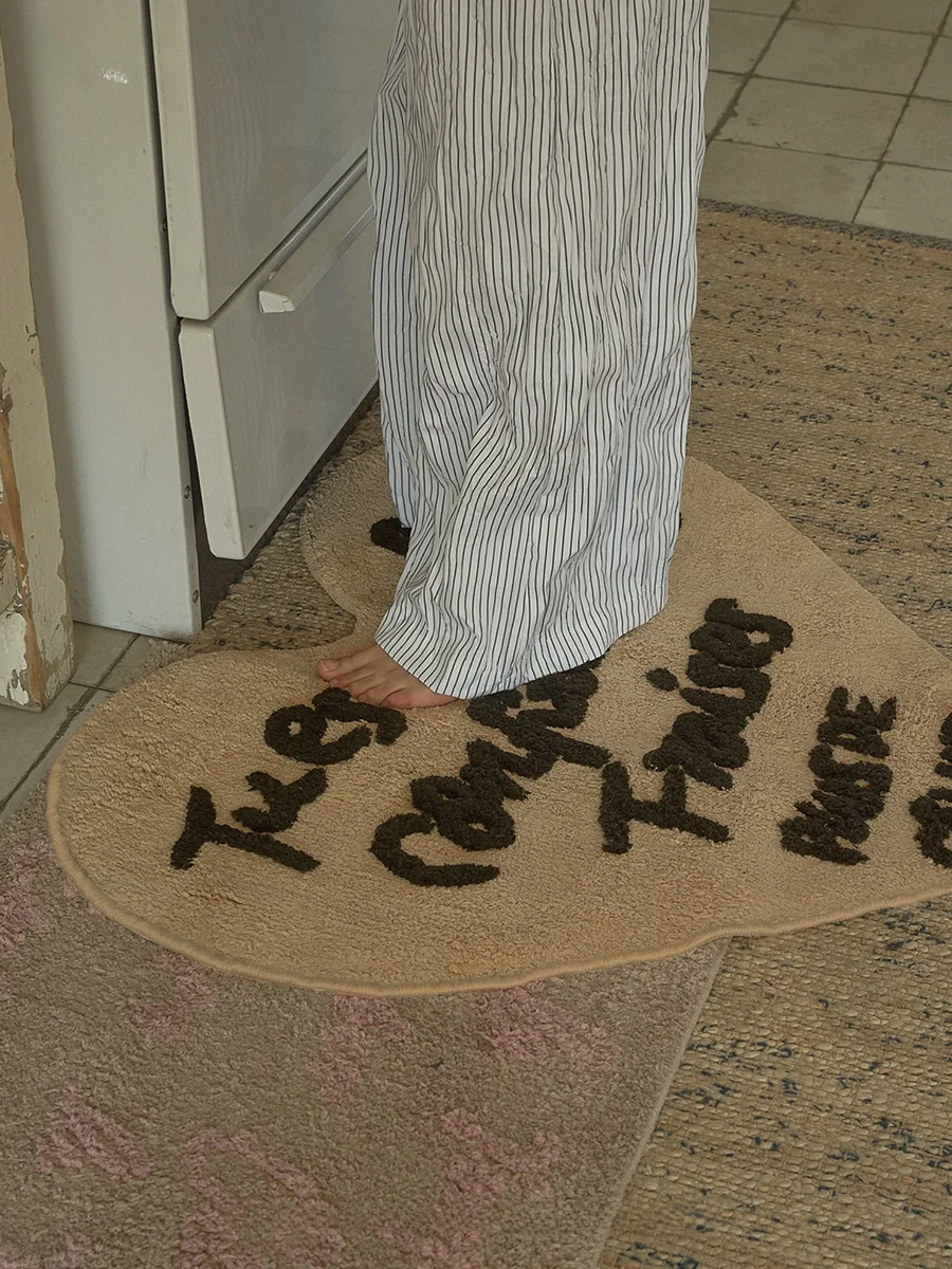 Ковер с оригинальным дизайном в виде сердца и букв, ретро-стиль, для дома, спальни, гостиной, под кровать, для чайного столика, из полиэфирного волокна
Ковер с оригинальным дизайном в виде сердца и букв, ретро-стиль, для дома, спальни, гостиной, под кровать, для чайного столика, из полиэфирного волокна