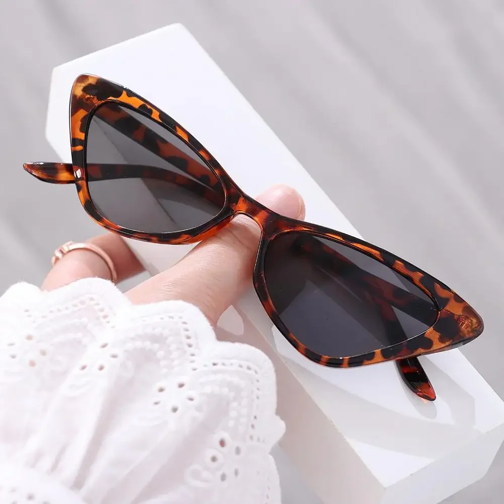 Vintage Cat Eye Sunglasses for Women Small Frame Retro Sunglasses UV400 Protection Eyewear Fashion Trendy Streetwear Accessories
Vintage Cat Eye Sunglasses for Women Small Frame Retro Sunglasses UV400 Protection Eyewear Fashion Trendy Streetwear Accessories