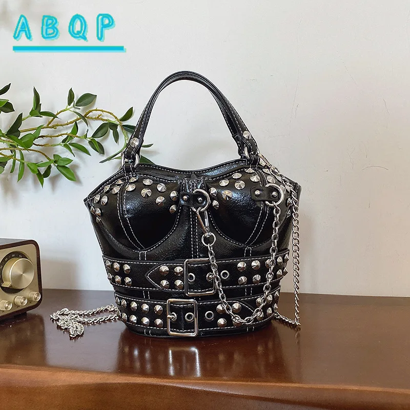 Style new bag women's personality chest beauty back special-shaped bag punk rivet inlaid European and American women's handbag
Style new bag women's personality chest beauty back special-shaped bag punk rivet inlaid European and American women's handbag