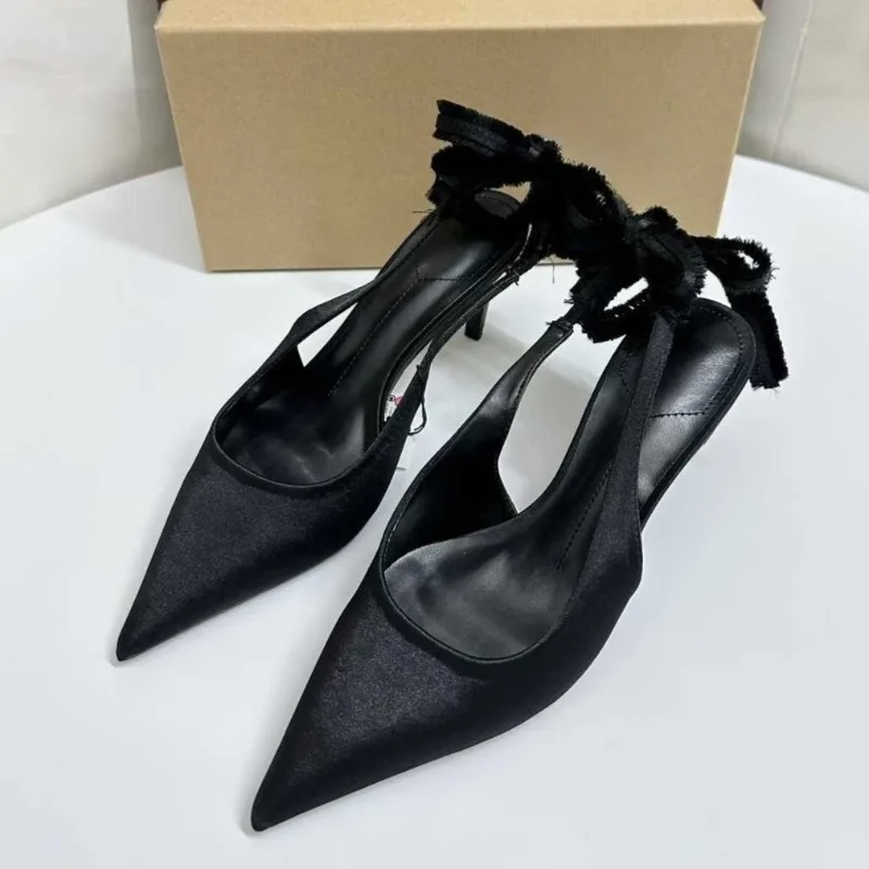 2026 Spring Women Wedding Pumps Black Silk Butterfly Knot Decoration Elegant Party Dress Stiletto Brand Banquet Female Shoes
2026 Spring Women Wedding Pumps Black Silk Butterfly Knot Decoration Elegant Party Dress Stiletto Brand Banquet Female Shoes
