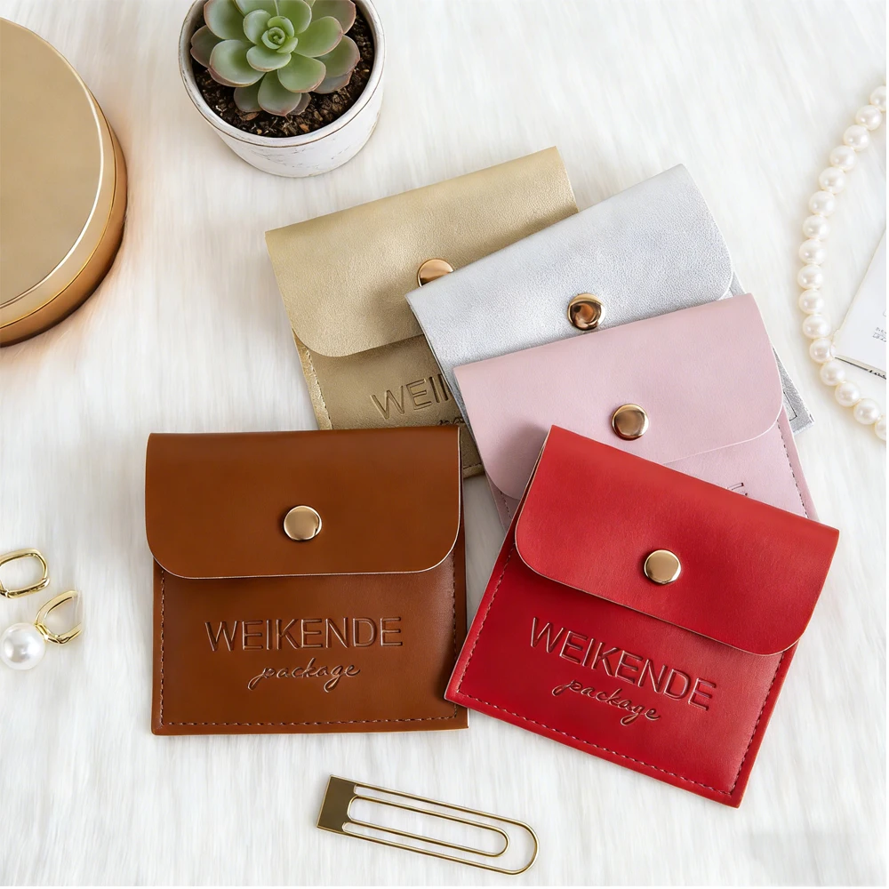 Индивидуальный логотип, 50 упаковок, сумка для ювелирных изделий из искусственной кожи, подарок с золотой пуговицей, кольцо, серьги, ожерелье, браслет, органайзер, упаковка
Индивидуальный логотип, 50 упаковок, сумка для ювелирных изделий из искусственной кожи, подарок с золотой пуговицей, кольцо, серьги, ожерелье, браслет, органайзер, упаковка