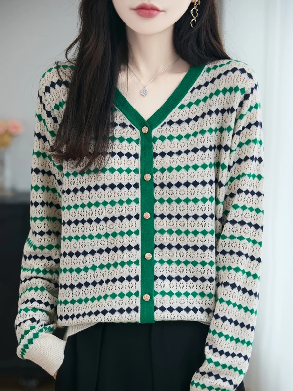 2026 New V-Neck Striped Color Block Design Knitted Open Cardigan Long Sleeve Women's Thin Early Autumn Striped Top Coat
2026 New V-Neck Striped Color Block Design Knitted Open Cardigan Long Sleeve Women's Thin Early Autumn Striped Top Coat