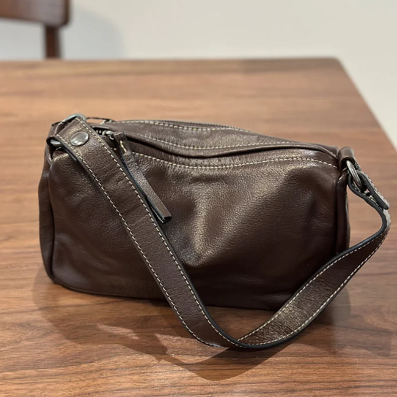 2025 Spring/Summer first layer cowhide mobile phone bag Fashion hand shoulder pillow bag Women's casual leather crossbody bag
2025 Spring/Summer first layer cowhide mobile phone bag Fashion hand shoulder pillow bag Women's casual leather crossbody bag