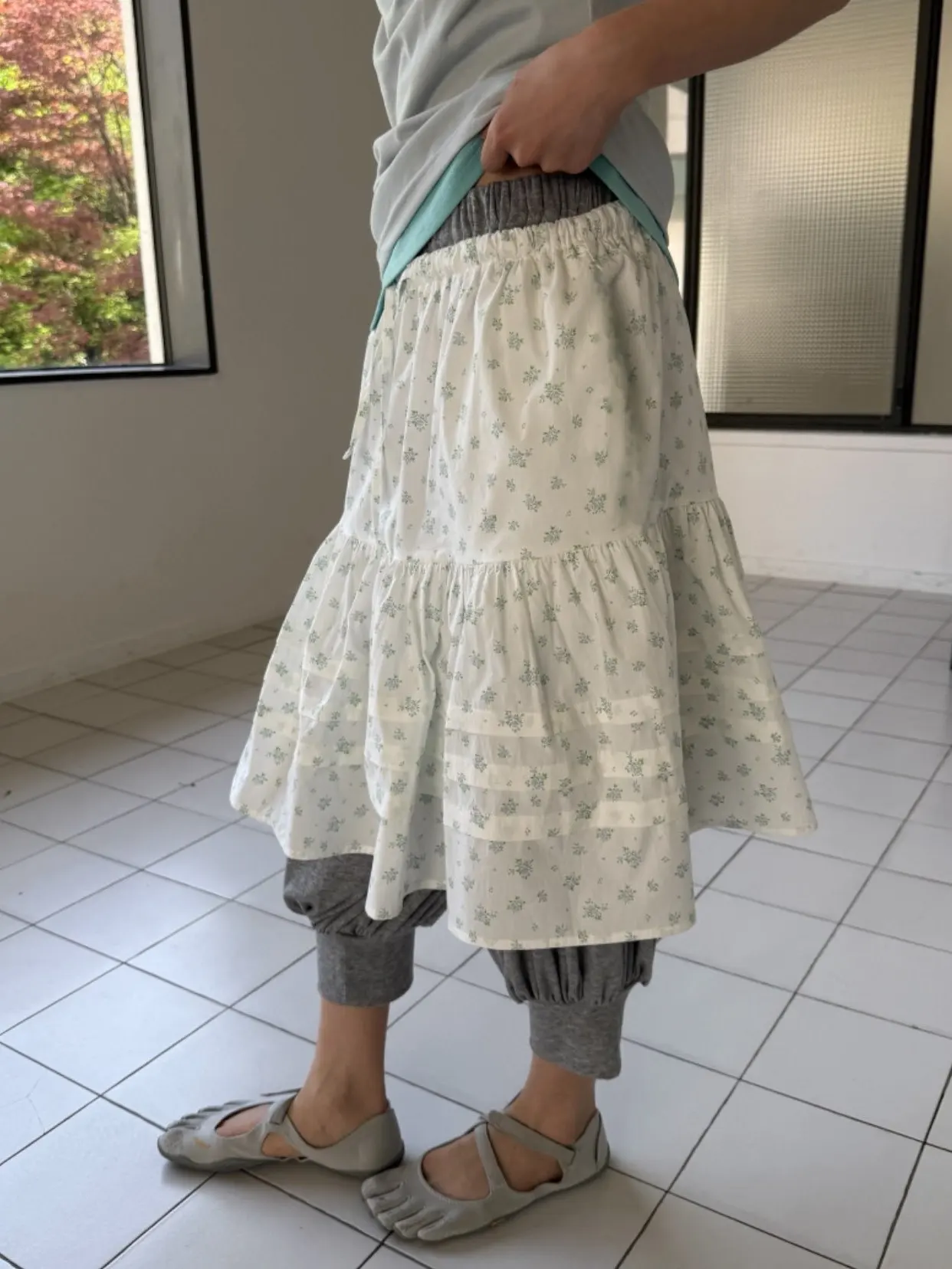 Cute Summer Short Skirt with Elastic Waist And Small Flowers Girl's Versatile Half-length Cake Style Loose Fit Skirt
Cute Summer Short Skirt with Elastic Waist And Small Flowers Girl's Versatile Half-length Cake Style Loose Fit Skirt