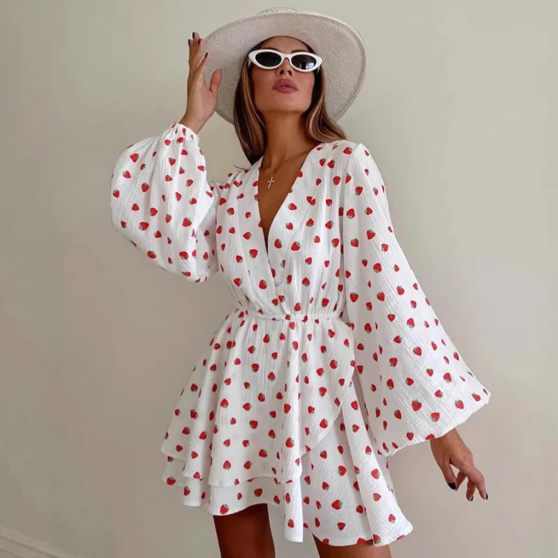 2025Spring New Strawberry PrintVLantern Sleeve Dress Fashion Wholesale Tea Break Dress for Women
2025Spring New Strawberry PrintVLantern Sleeve Dress Fashion Wholesale Tea Break Dress for Women