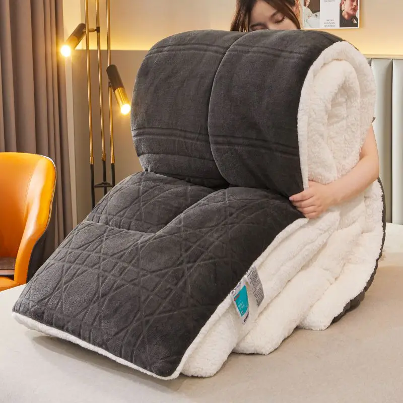 Thick Velvet Winter Quilts Warm Plush Comforter Insert Solid Color Ultra Soft Duvet Machine Washable Quilted Blanket Bedclothes
Thick Velvet Winter Quilts Warm Plush Comforter Insert Solid Color Ultra Soft Duvet Machine Washable Quilted Blanket Bedclothes