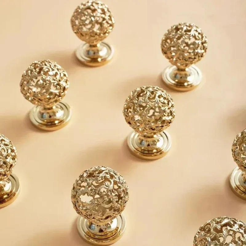 Design Hardware Furniture Handle French Retro Silver Bedroom Wardrobe Door Handle Drawer Knobs Brass Hollow Spherical Small Knob
Design Hardware Furniture Handle French Retro Silver Bedroom Wardrobe Door Handle Drawer Knobs Brass Hollow Spherical Small Knob