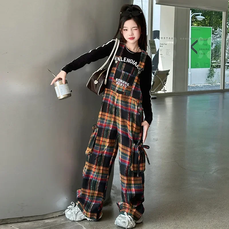 Girls' American retro checkered overalls set for autumn, new stylish and stylish wide leg pants two-piece set
Girls' American retro checkered overalls set for autumn, new stylish and stylish wide leg pants two-piece set