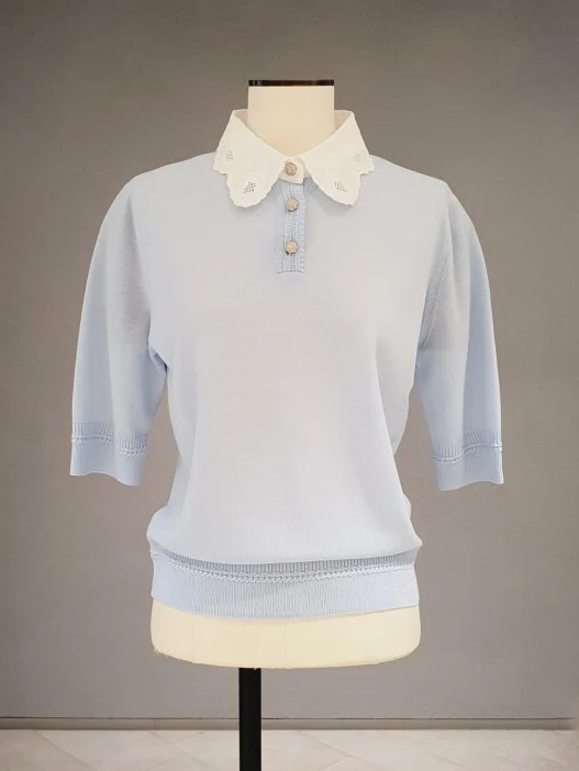 Elegant MICOAT Knitted Top with Embroidered Hollow Petal Collar mid Sleeve Breathable Cotton Blend Summer Fashion for Women
Elegant MICOAT Knitted Top with Embroidered Hollow Petal Collar mid Sleeve Breathable Cotton Blend Summer Fashion for Women