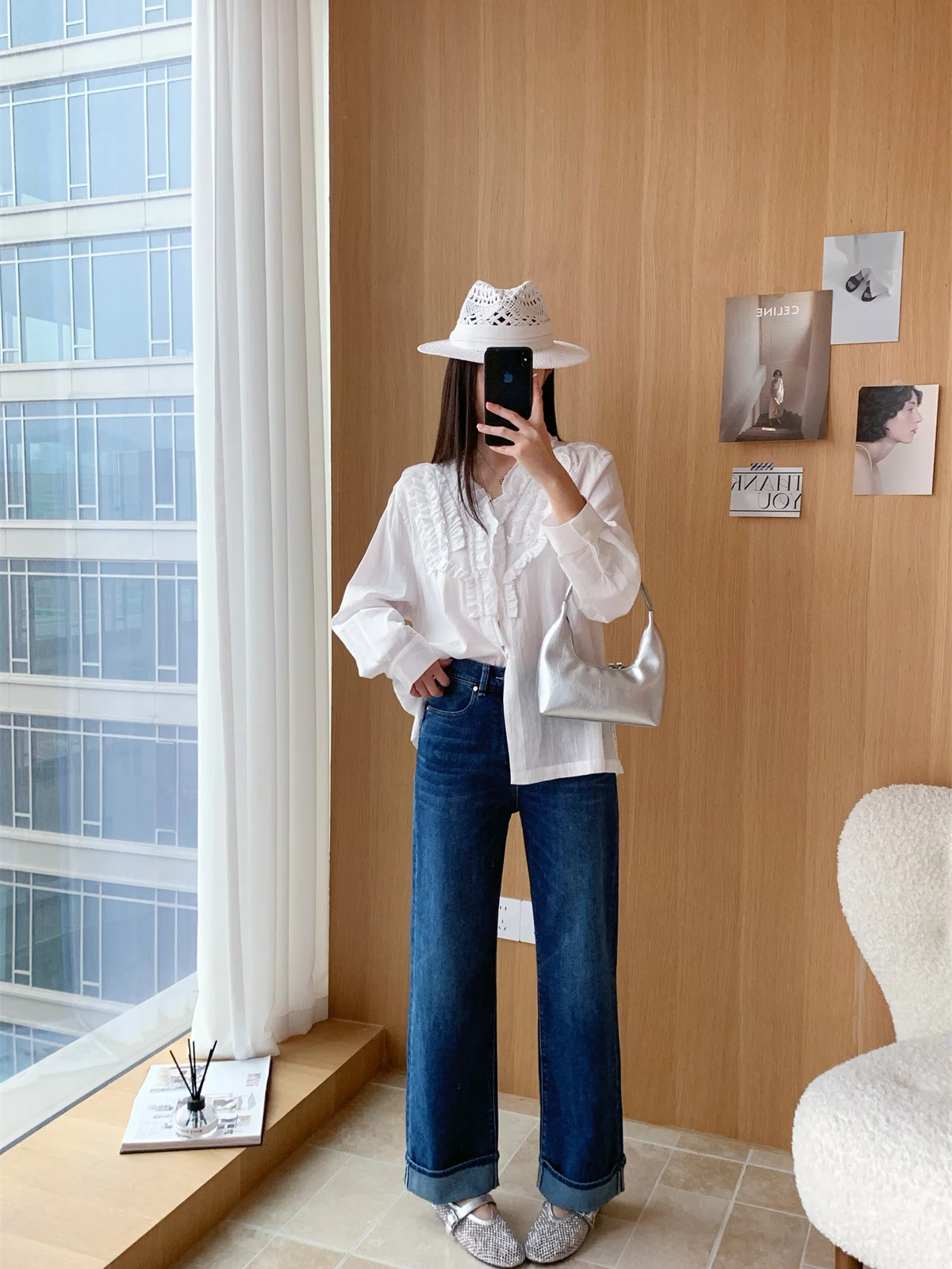 Style Wide Leg Denim Jeans Spring Season Ladies Natural Waist Straight Cut No Stretch Fabric Button Closure
Style Wide Leg Denim Jeans Spring Season Ladies Natural Waist Straight Cut No Stretch Fabric Button Closure