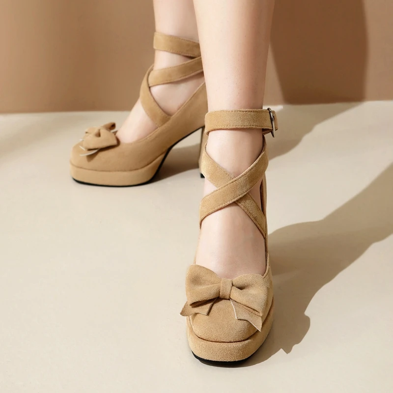 Girseaby Janes/женские туфли-лодочки из флока с круглым носком, замшевые туфли на блочном каблуке 8,5 см, туфли на платформе с пряжкой и ремешком, большой размер 42, 43 с бантом 
Girseaby Janes/женские туфли-лодочки из флока с круглым носком, замшевые туфли на блочном каблуке 8,5 см, туфли на платформе с пряжкой и ремешком, большой размер 42, 43 с бантом