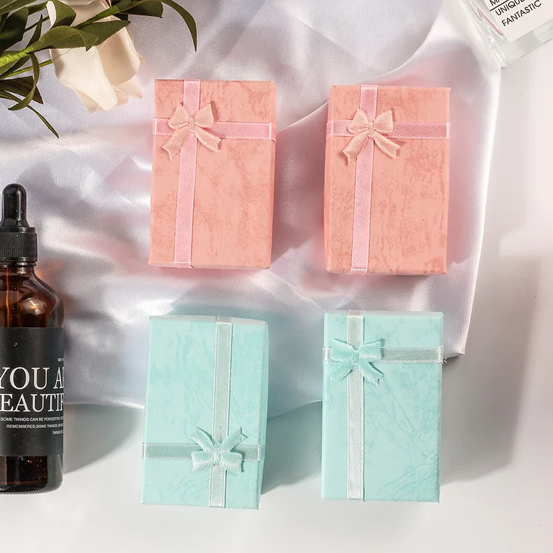 Small Square Paper Ring Earrings Pendant Necklaces Package Fashion Jewelry Boxes Gift Package Boxes Sets for Girls Friends
Small Square Paper Ring Earrings Pendant Necklaces Package Fashion Jewelry Boxes Gift Package Boxes Sets for Girls Friends