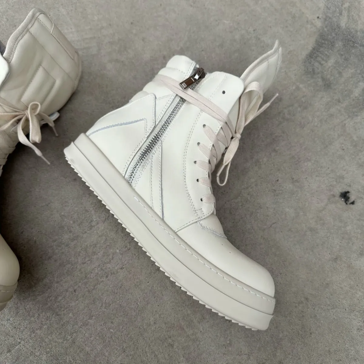 R-o Classic Beige Leather High Top Shoe Retro Men Boots Sneaker ZIP Women Casual Shoes Lace Up Sneakers Luxury Gray Ankle Boot
R-o Classic Beige Leather High Top Shoe Retro Men Boots Sneaker ZIP Women Casual Shoes Lace Up Sneakers Luxury Gray Ankle Boot