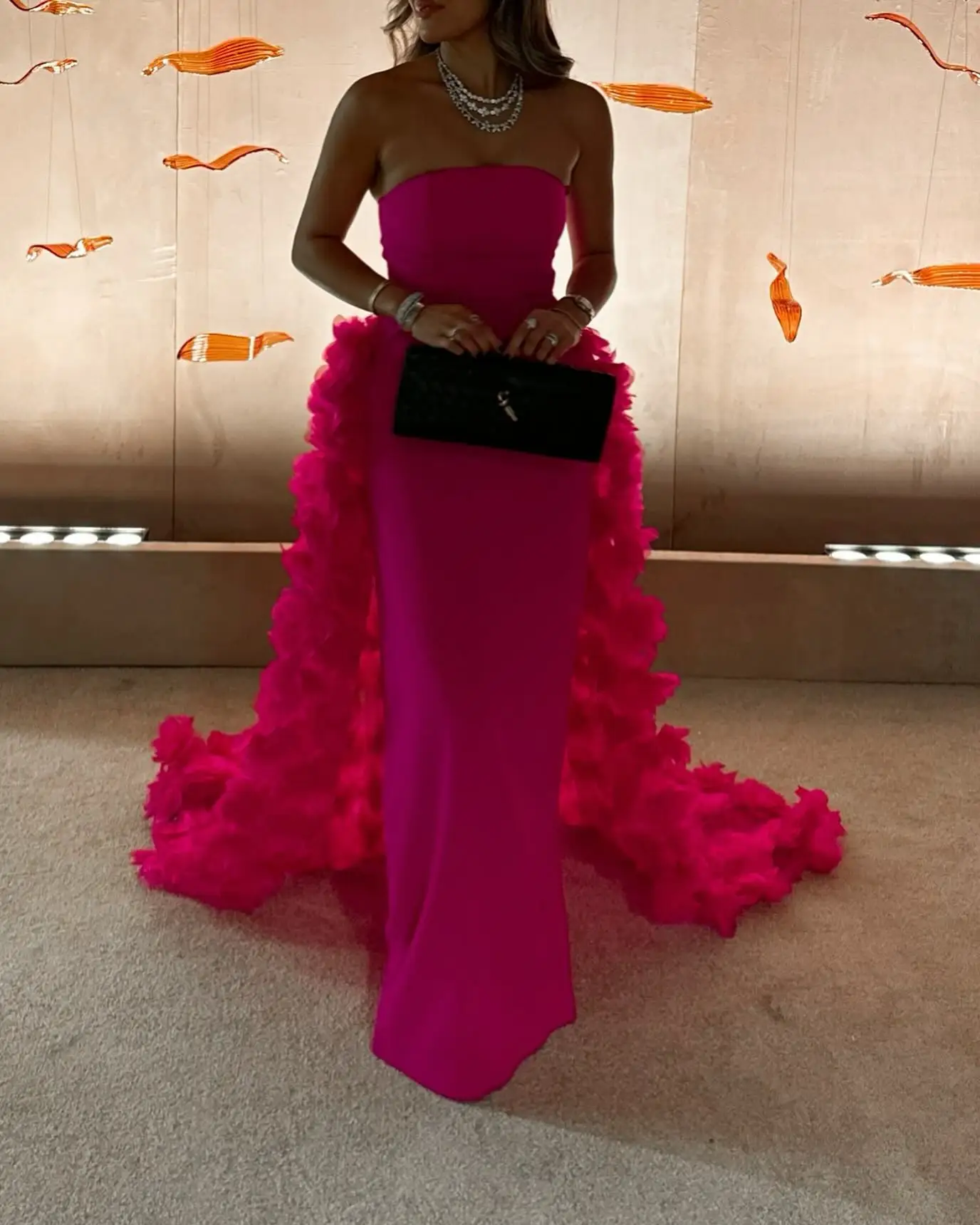 Customized Graceful Strapless Satin Panel Train Flowers Evening Dress Temperament Pleats Chapel Train Photo Color Robe de soirée
Customized Graceful Strapless Satin Panel Train Flowers Evening Dress Temperament Pleats Chapel Train Photo Color Robe de soirée