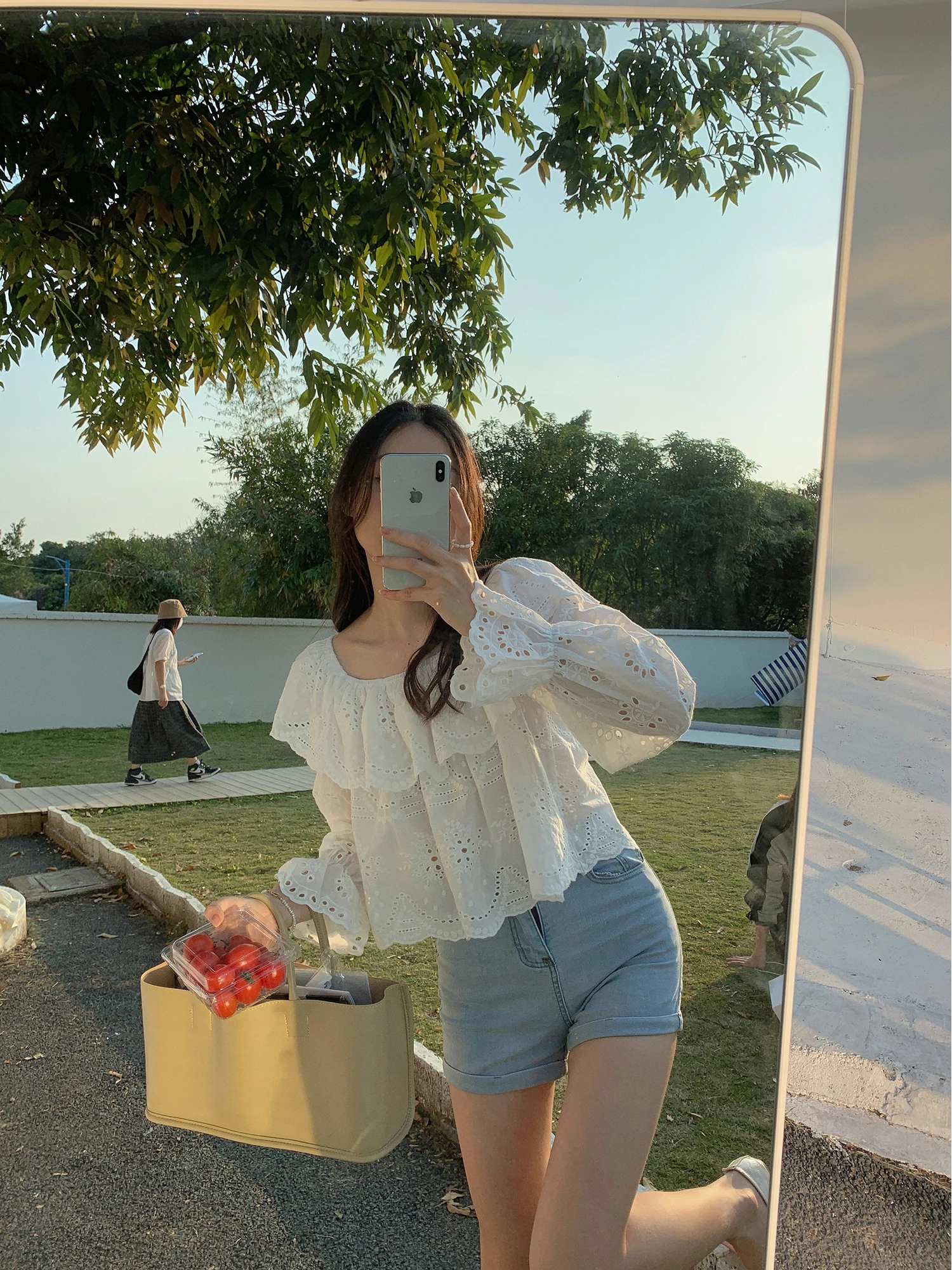 Vanwenwen Snow Cr Milk Froth Korean Sle Hollow out White Women's irt Spring Gentle round Ne Bell Sve Top
Vanwenwen Snow Cr Milk Froth Korean Sle Hollow out White Women's irt Spring Gentle round Ne Bell Sve Top