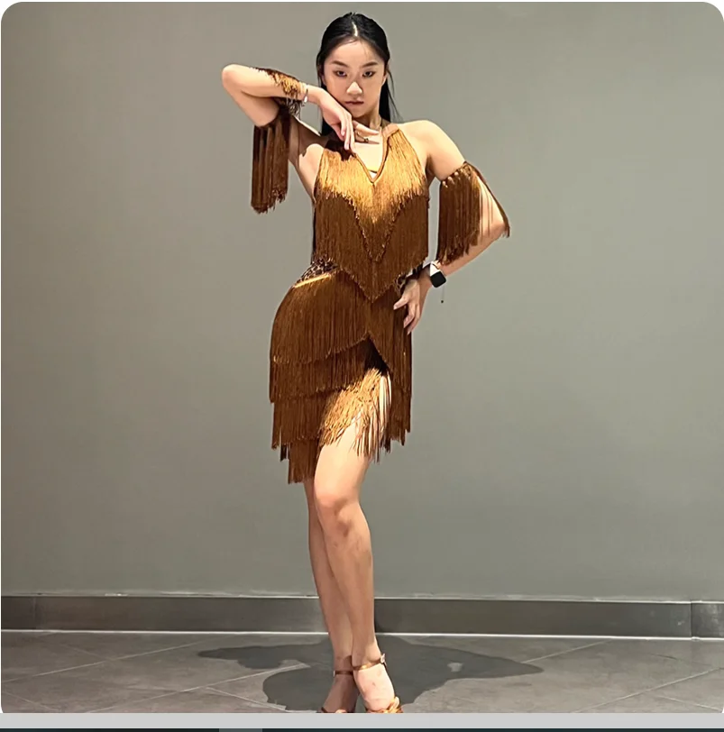 Latin dance costume V-neck halter neck multi-layer tassel backless dress
Latin dance costume V-neck halter neck multi-layer tassel backless dress
