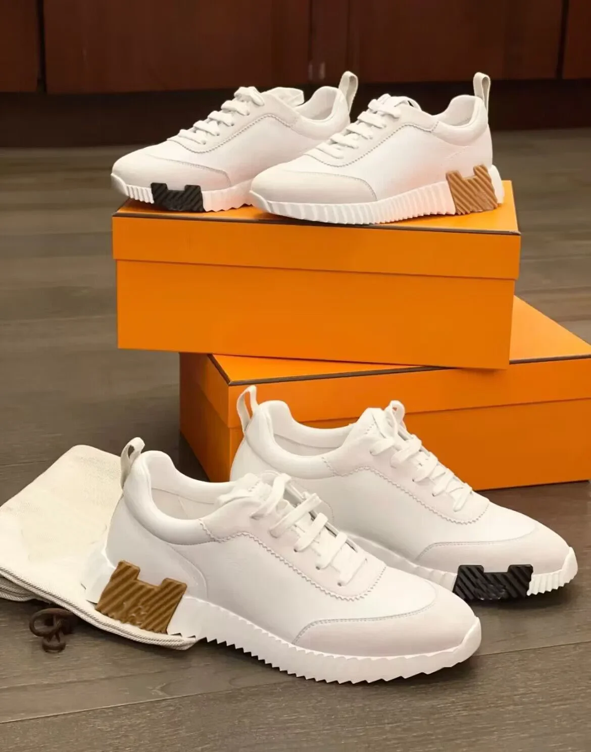 2024 New Colors Men Bouncing Sneaker Shoes Top Luxury Calfskin Suede Casual Sports Goatskin Light Sole Low Top Trainers Comfort
2024 New Colors Men Bouncing Sneaker Shoes Top Luxury Calfskin Suede Casual Sports Goatskin Light Sole Low Top Trainers Comfort