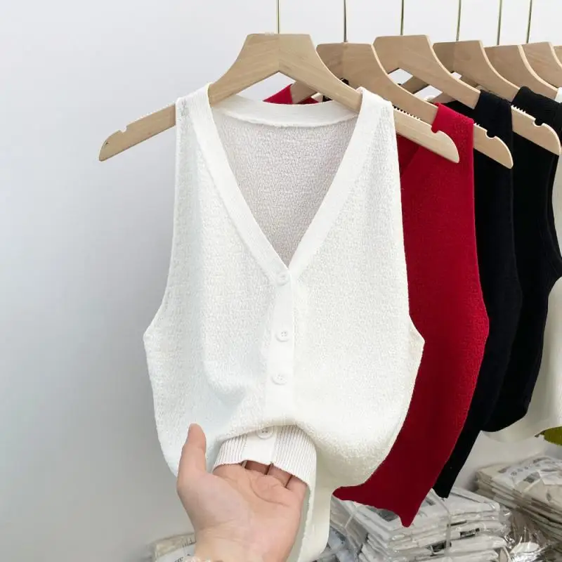 Solid Color V-neck Knitted Halter-neck Suspender Vest Women Summer Pure Sensual Hot Girl Slim-fit Sleeveless Outerwear Top 
Solid Color V-neck Knitted Halter-neck Suspender Vest Women Summer Pure Sensual Hot Girl Slim-fit Sleeveless Outerwear Top
