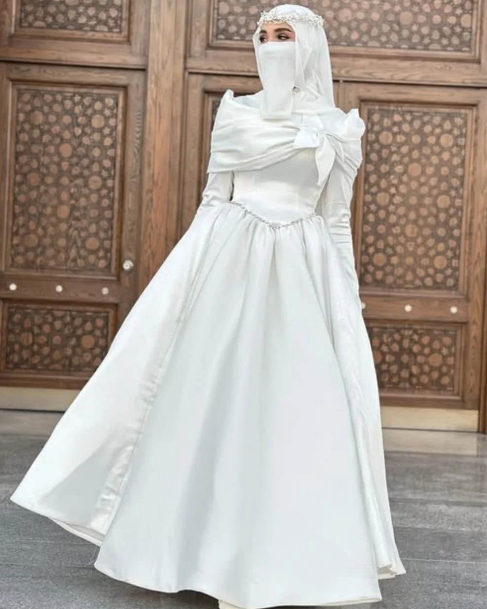 Customized High Quality Elegant Charmeuse Rhinestone Handmade Flower A-line High Collar Long Dresses Bespoke Occasion Dresses
Customized High Quality Elegant Charmeuse Rhinestone Handmade Flower A-line High Collar Long Dresses Bespoke Occasion Dresses