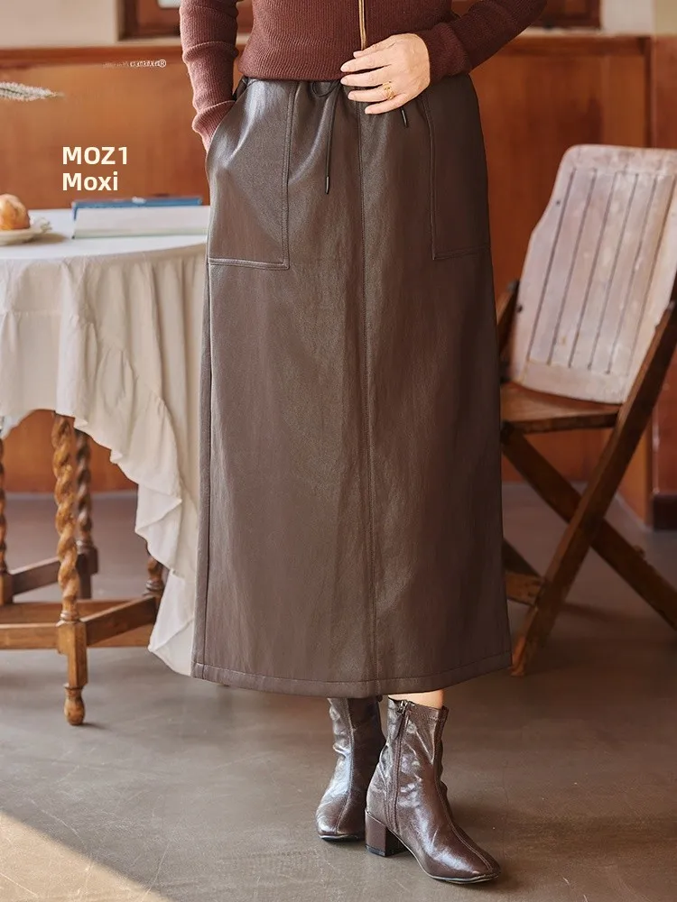 Muzhi Fashionable Coffee-Colored PU Halter Neck Dress for Middle-Aged Women Spring Autumn Long Sleeve Loose Fit Skirt
Muzhi Fashionable Coffee-Colored PU Halter Neck Dress for Middle-Aged Women Spring Autumn Long Sleeve Loose Fit Skirt