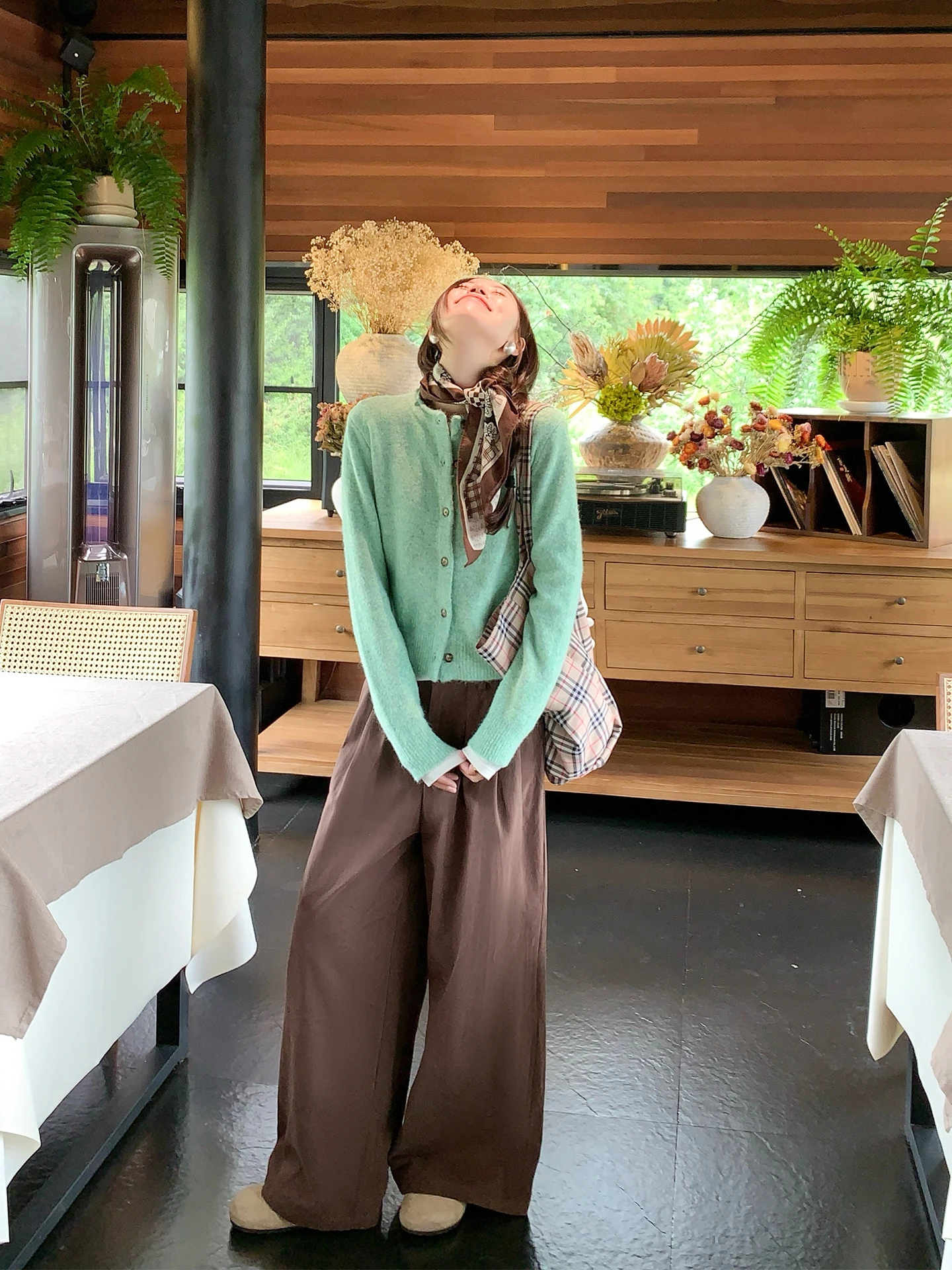 Вязаный свитер, пальто, повседневное свободное пальто, женский осенне-зимний топ Faion Sensation, ранний осенний топ с атмосферой
Вязаный свитер, пальто, повседневное свободное пальто, женский осенне-зимний топ Faion Sensation, ранний осенний топ с атмосферой