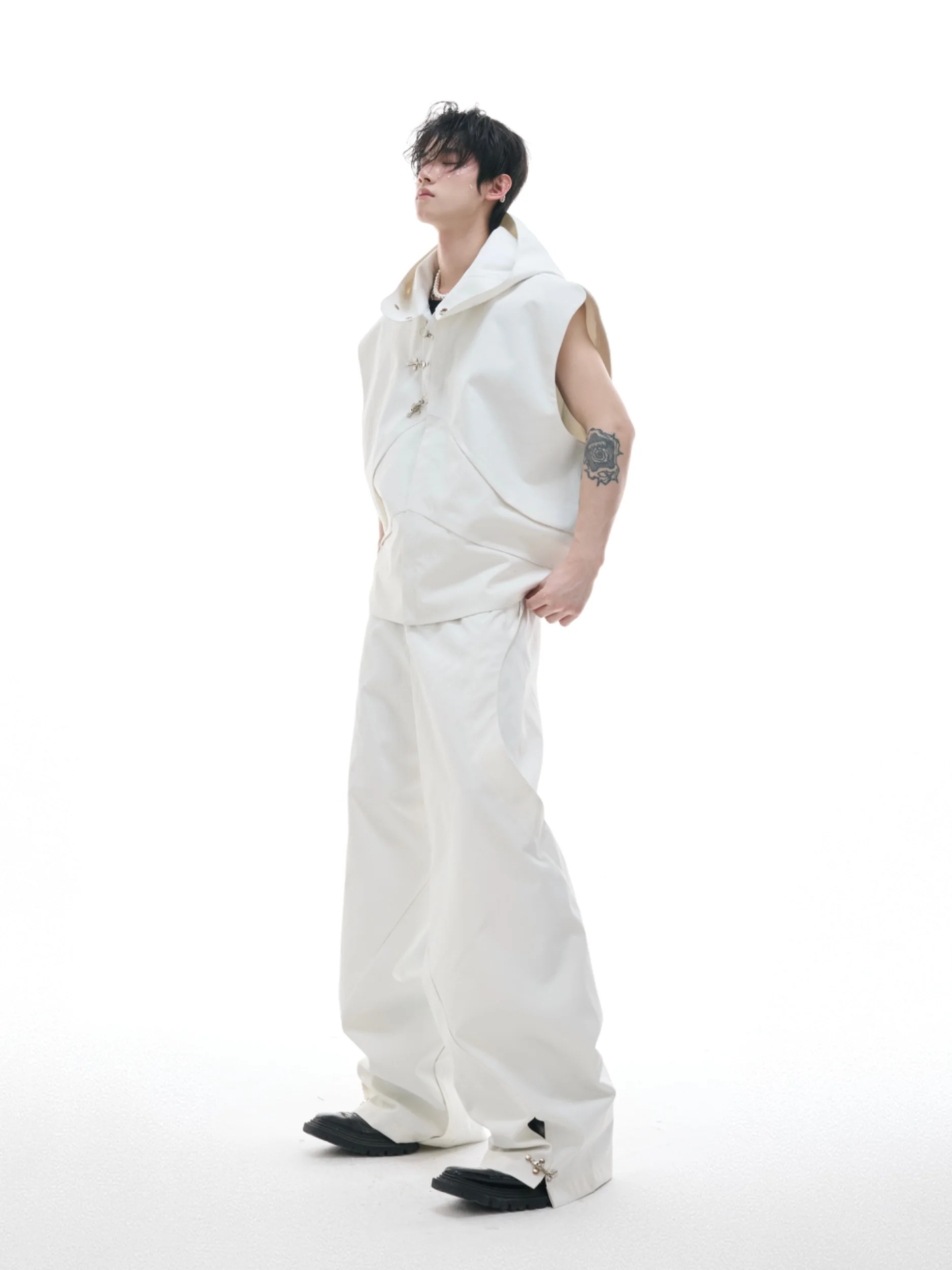 Комплект ArguE CulturE: Металлическая авиационная куртка, синяя кепка, жилет и брюки. Летний повседневный свободный крой из дышащего полиэстера для молодежи.
Комплект ArguE CulturE: Металлическая авиационная куртка, синяя кепка, жилет и брюки. Летний повседневный свободный крой из дышащего полиэстера для молодежи.