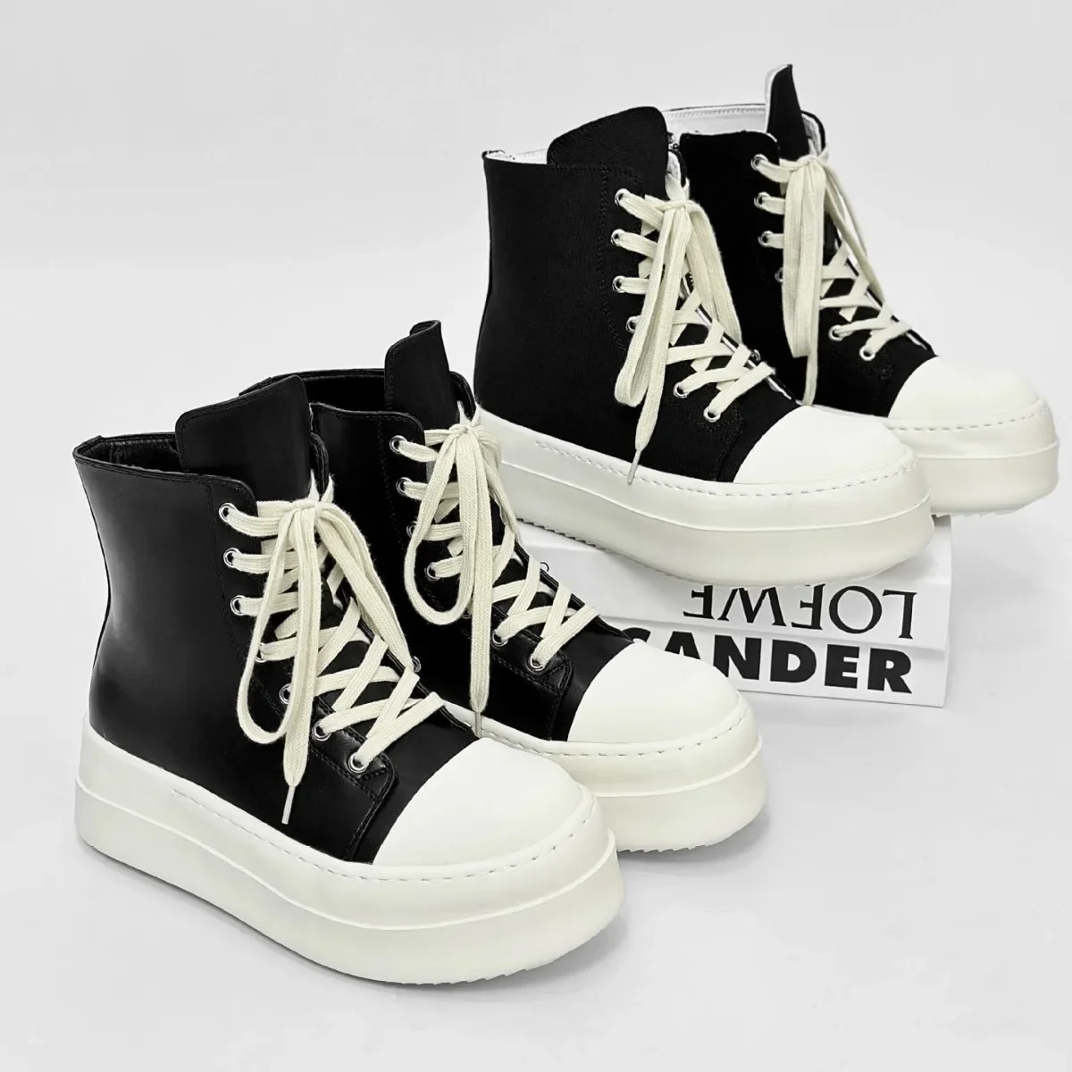 2005 New Men Motorcycle Boots Platform Leather Luxury Trainers High Top Sneakers Lace Up Zip Autumn Black Designer Shoes
2005 New Men Motorcycle Boots Platform Leather Luxury Trainers High Top Sneakers Lace Up Zip Autumn Black Designer Shoes