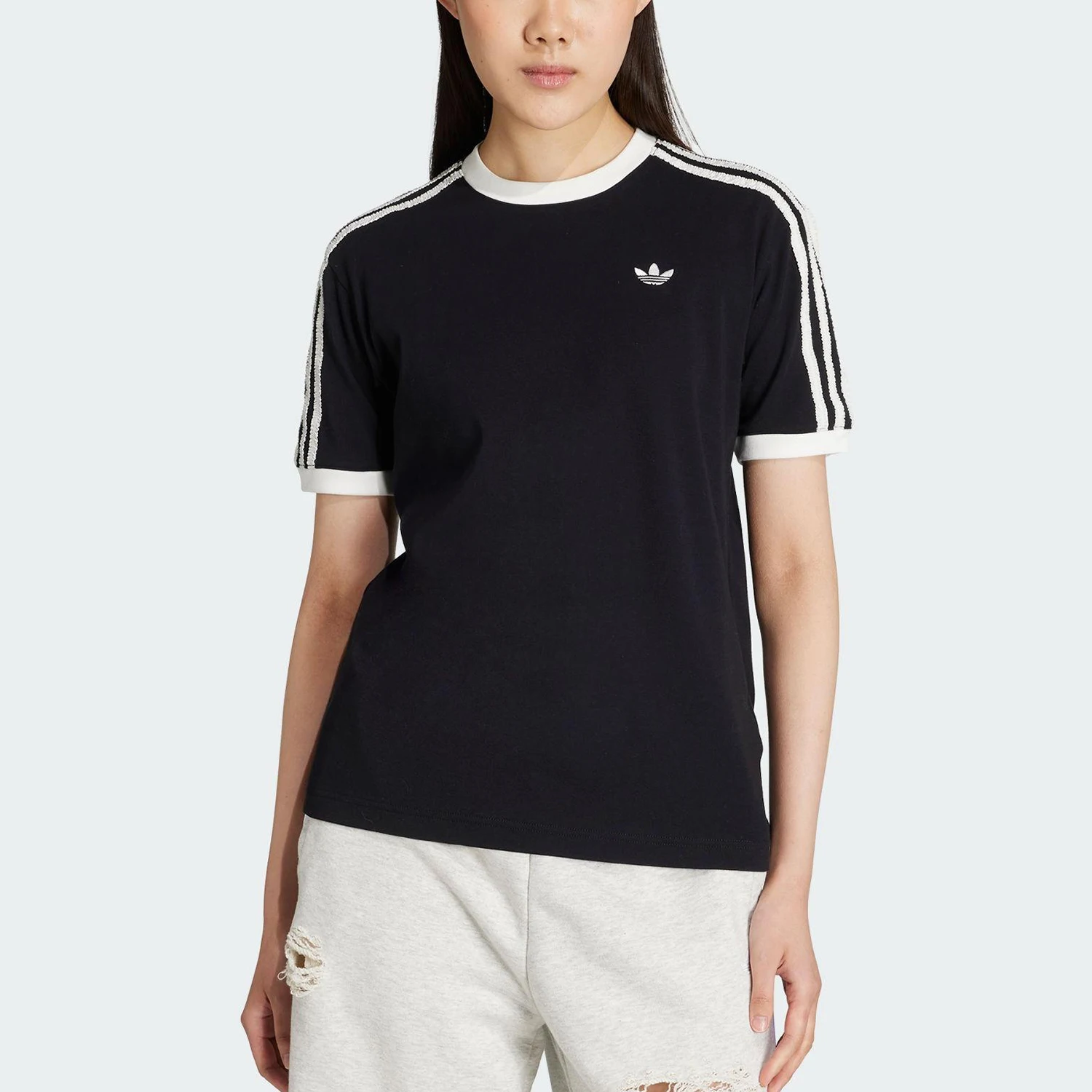 Оригинальный женский трикотажный топ Adidas Three Stripes с тремя полосками KC8819
Оригинальный женский трикотажный топ Adidas Three Stripes с тремя полосками KC8819