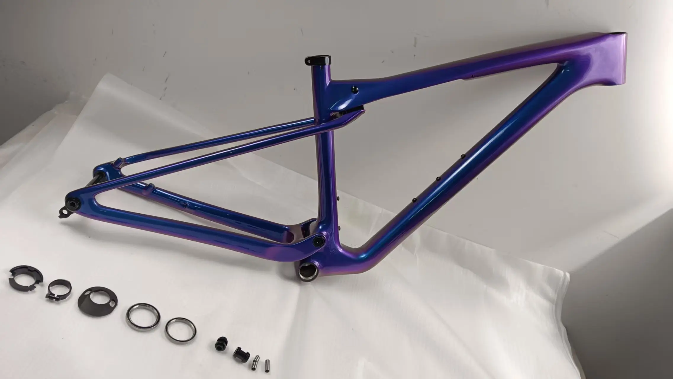 BLUE GREEN PURPLE CHAMELON T1100 Full Carbon Fiber Suspension MTB Bike Frame XC 29er Boost UDHwith Shock Absorber 210x50mm
BLUE GREEN PURPLE CHAMELON T1100 Full Carbon Fiber Suspension MTB Bike Frame XC 29er Boost UDHwith Shock Absorber 210x50mm