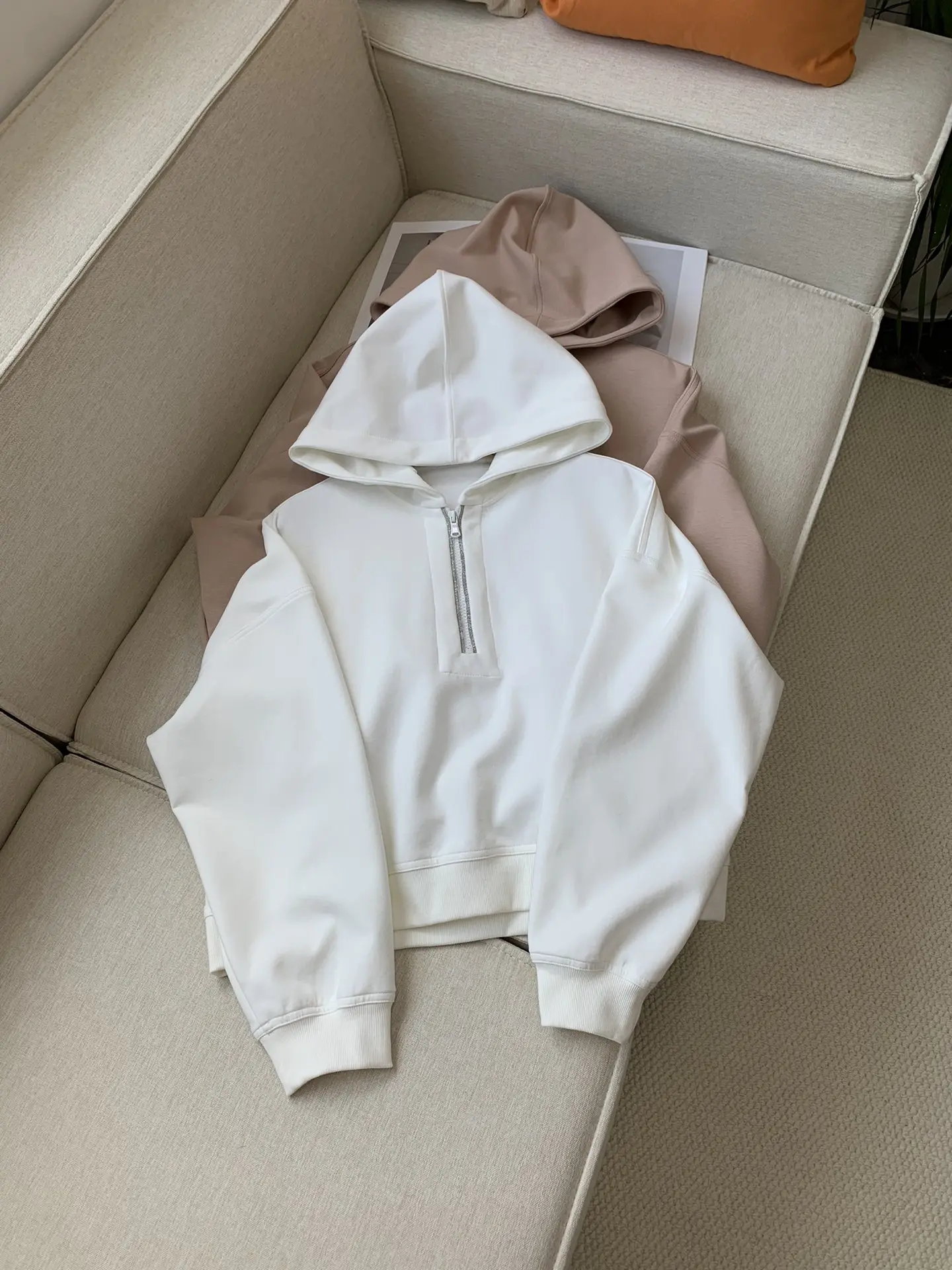 Women Bead Chain Zipper Hoodies Autumn Winter Loose Ladies Pullover Solid Color Long Sleeve Casual Female Hooded Sweatshirt
Women Bead Chain Zipper Hoodies Autumn Winter Loose Ladies Pullover Solid Color Long Sleeve Casual Female Hooded Sweatshirt