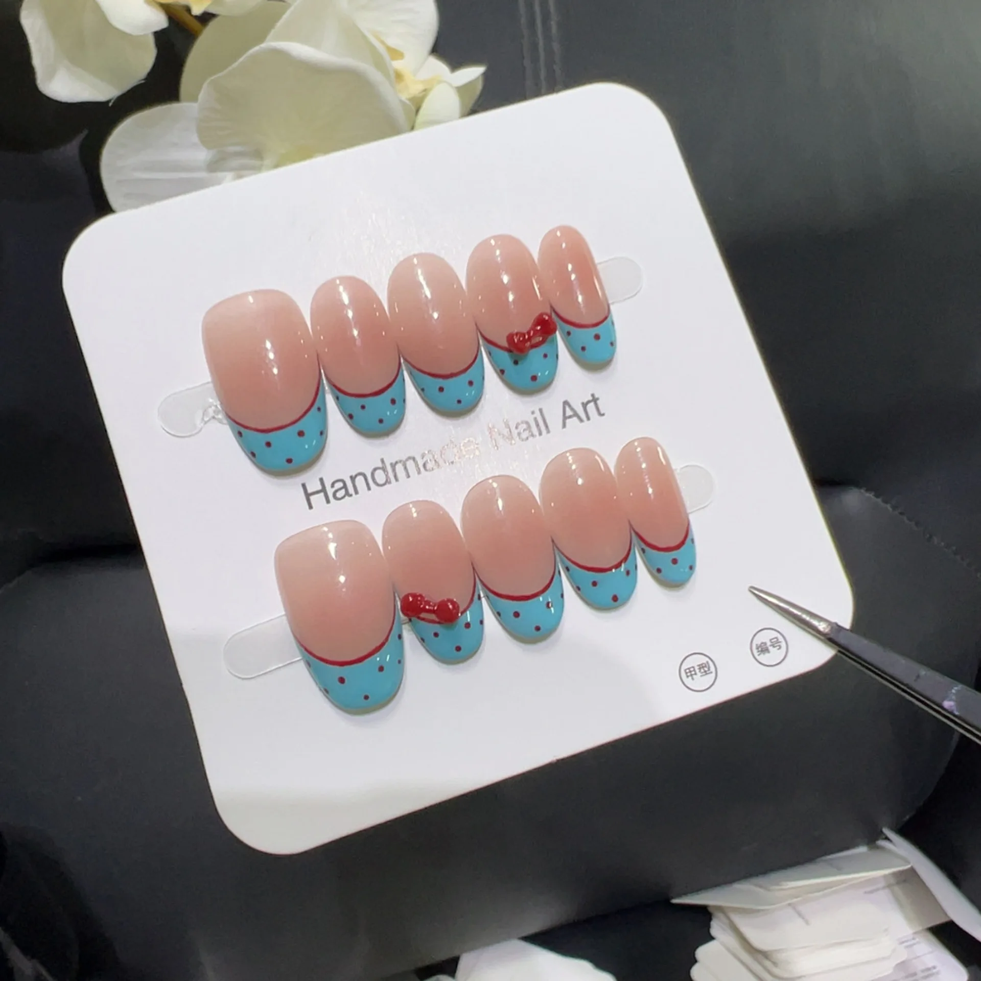10PCS Ins Blue Short Oval False Nails Retro Hand-drawn Brown Polka Dot Bow French Press on Nails Full Cover Detachable Manicure
10PCS Ins Blue Short Oval False Nails Retro Hand-drawn Brown Polka Dot Bow French Press on Nails Full Cover Detachable Manicure