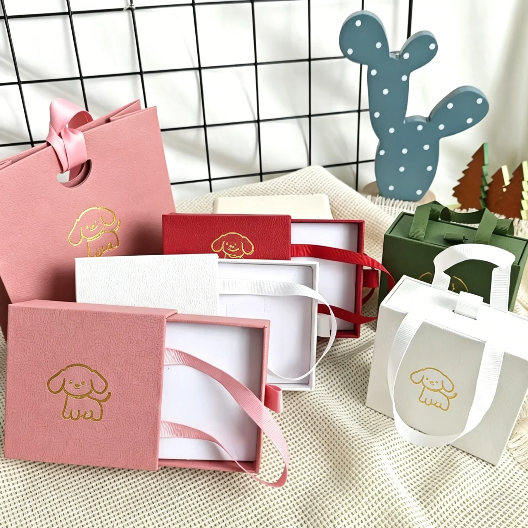 Customized Logo Lychee Pattern Portable Jewelry Box Fashion Luxury Necklace Ring Earring Cosmetic Travel Storage Drawer Boxes
Customized Logo Lychee Pattern Portable Jewelry Box Fashion Luxury Necklace Ring Earring Cosmetic Travel Storage Drawer Boxes